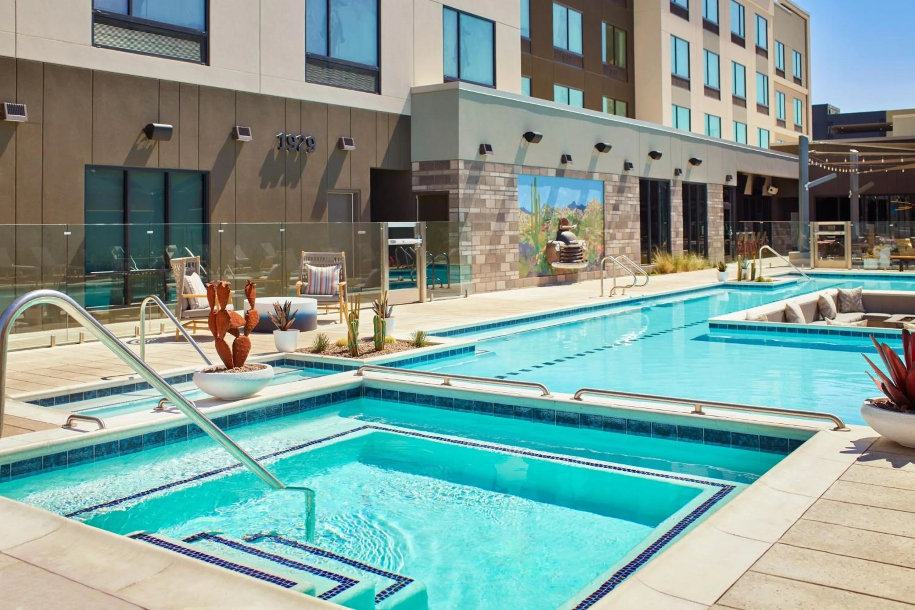 Swimming pool in TownePlace Suites by Marriott Tempe