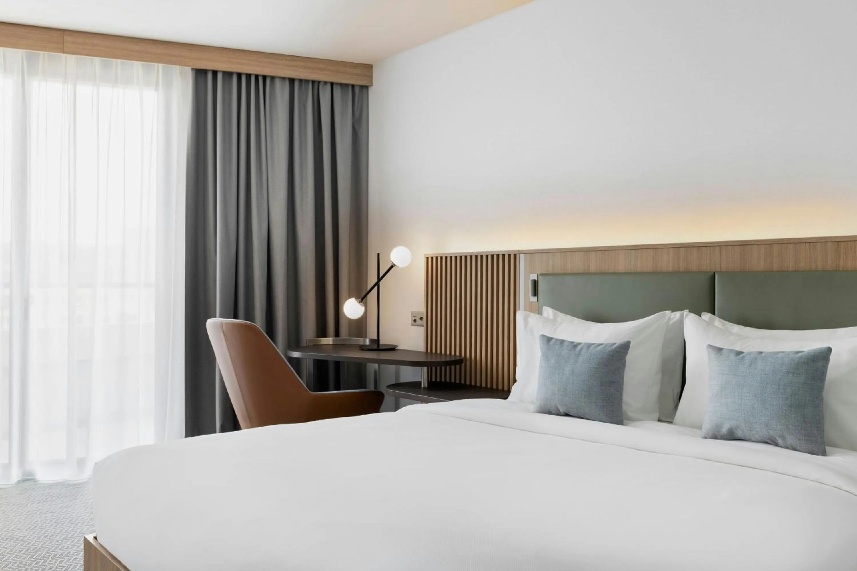 Photo of the whole room, Bed in Courtyard by Marriott Biel Bienne