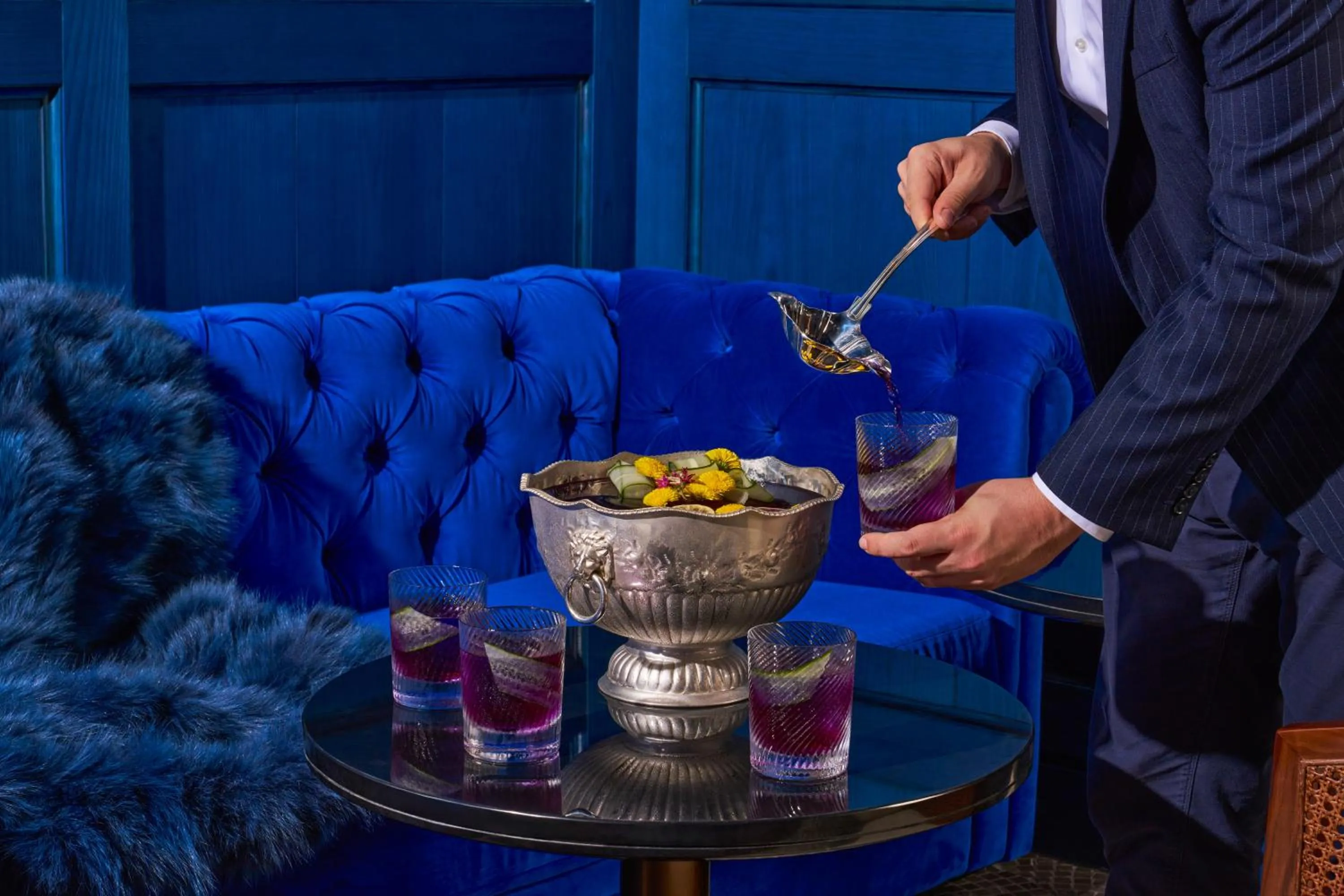 Lounge or bar in The Singapore EDITION