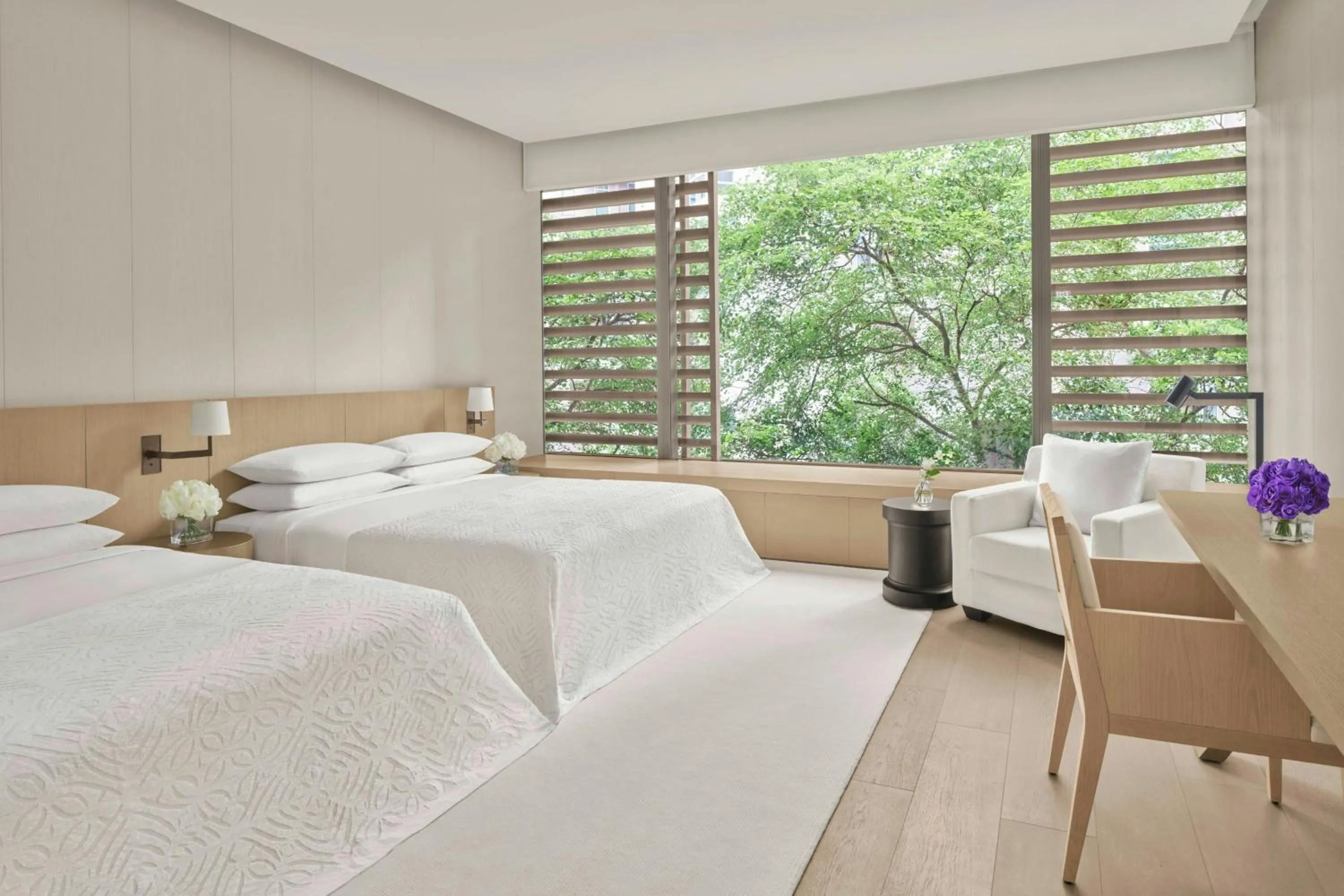 Photo of the whole room, Bed in The Singapore EDITION