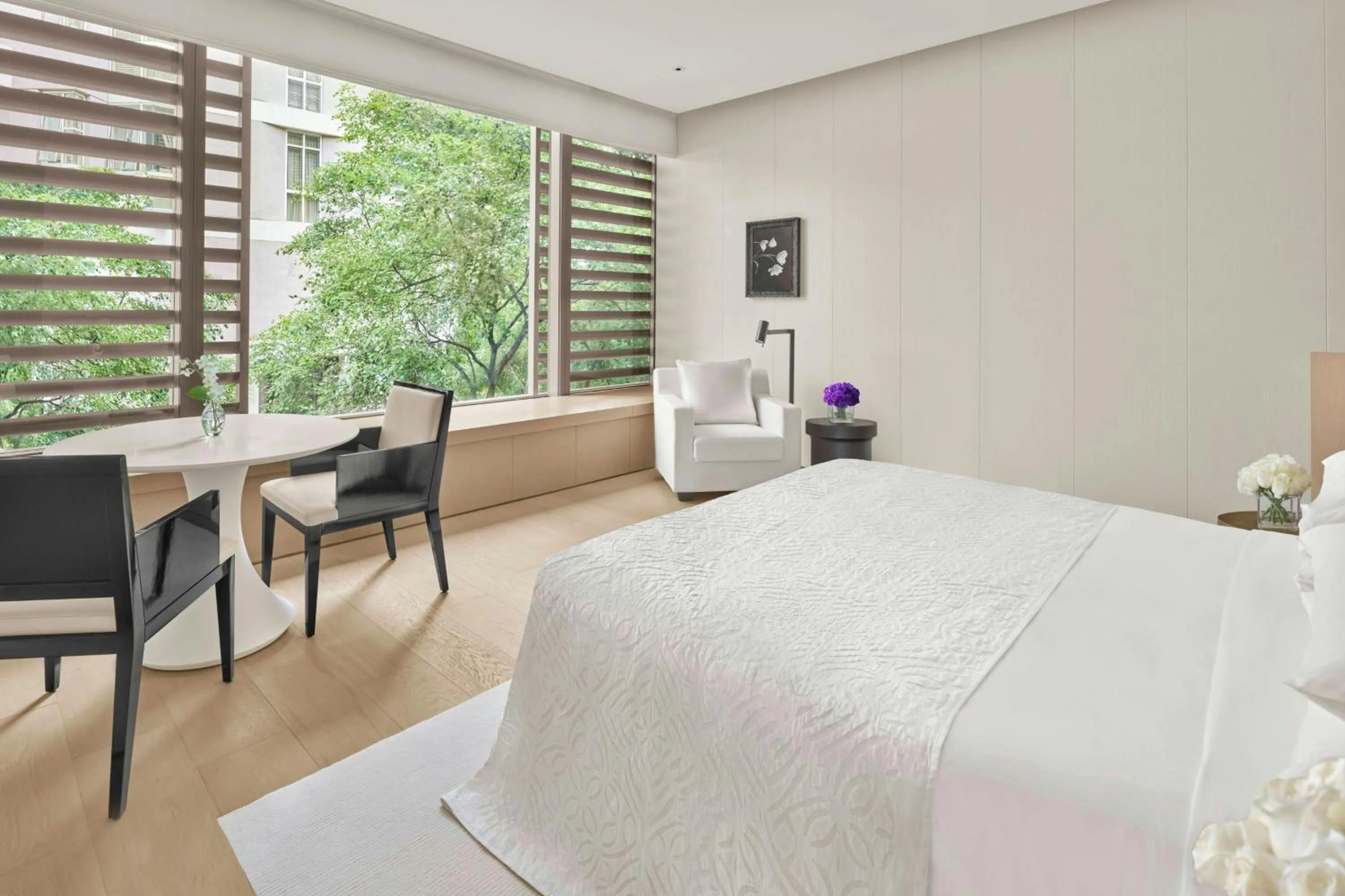 Photo of the whole room, Bed in The Singapore EDITION