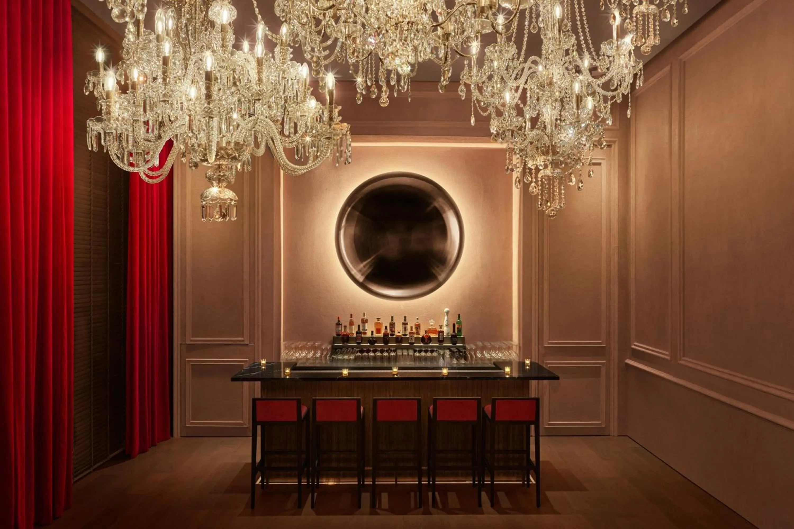 Lounge or bar in The Singapore EDITION