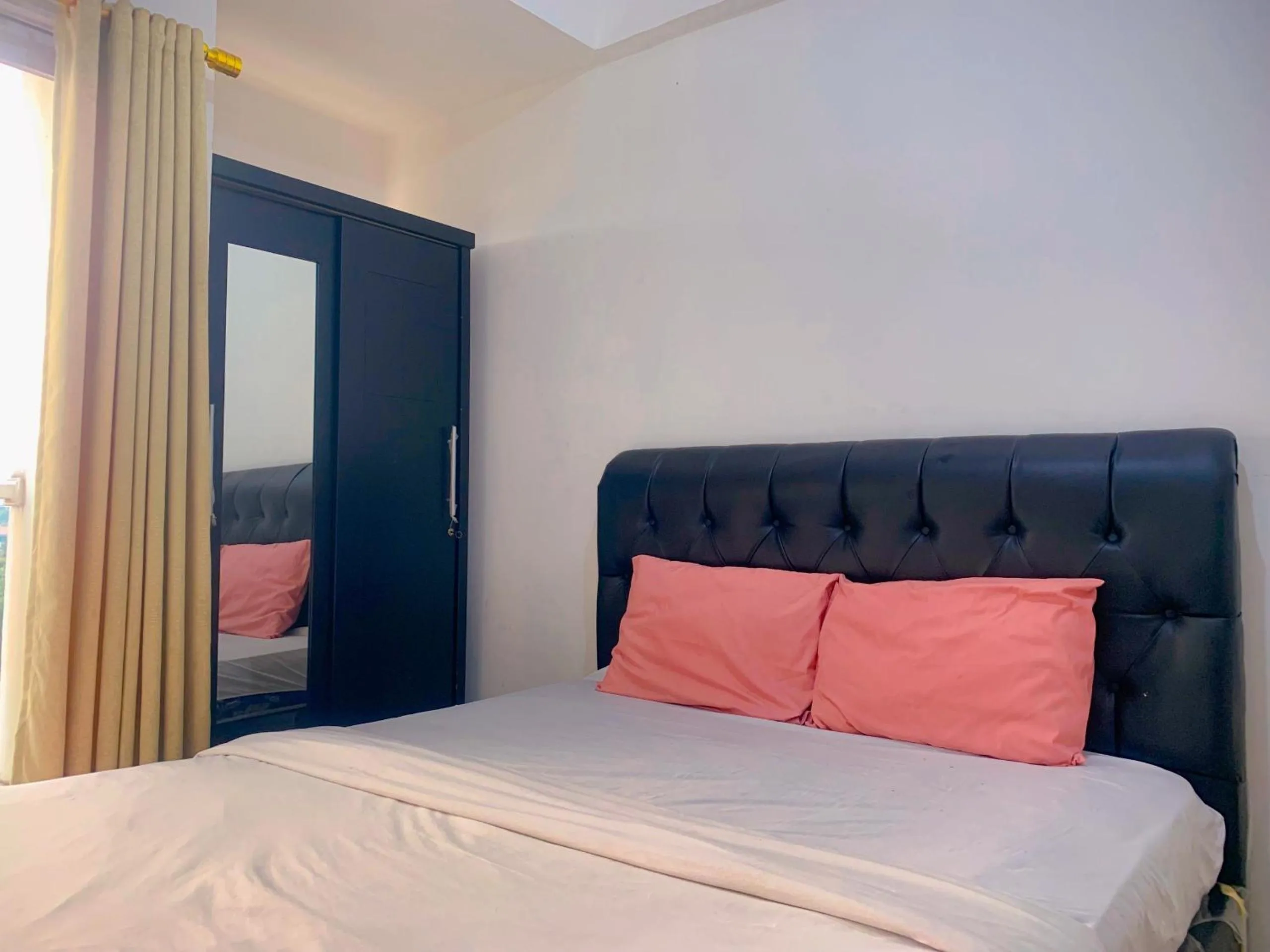 Bedroom in Apartemen Poris 88 by Benchmark