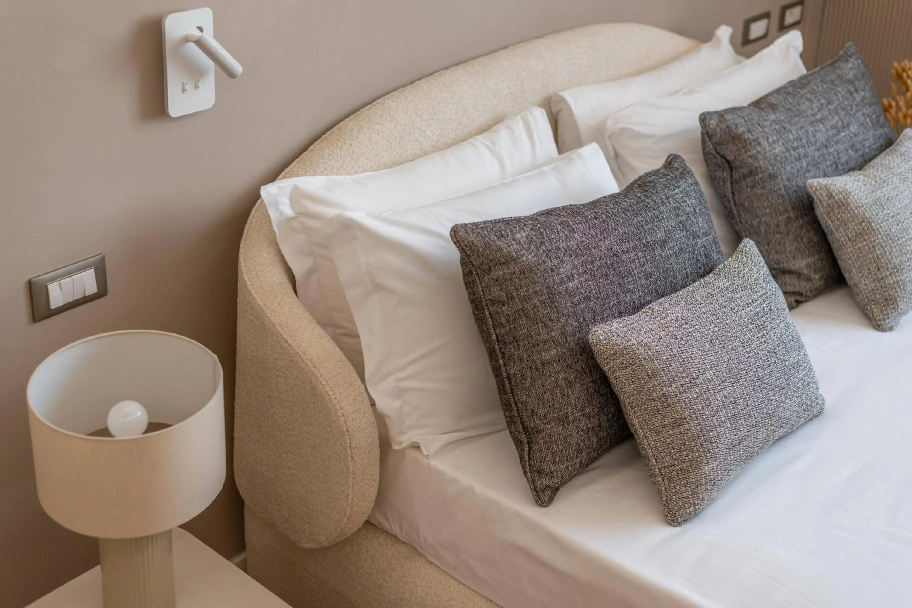 Bed in Duomo Collection