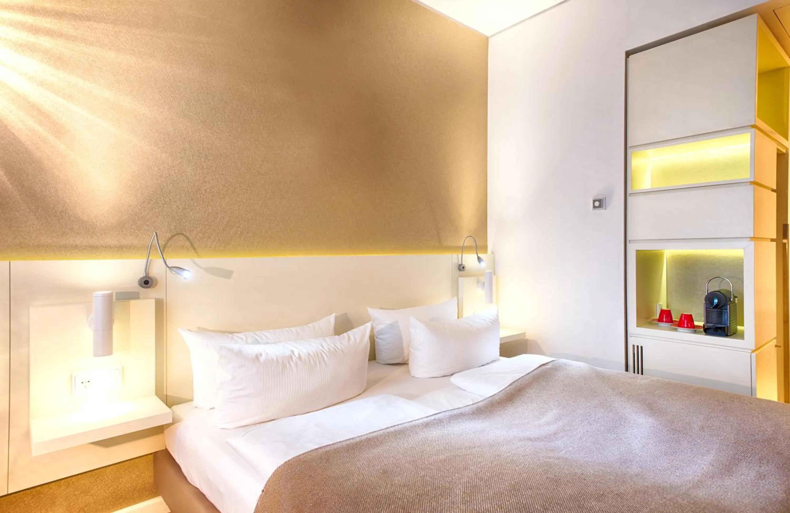 Photo of the whole room, Bed in Leonardo Hotel Berlin Mitte