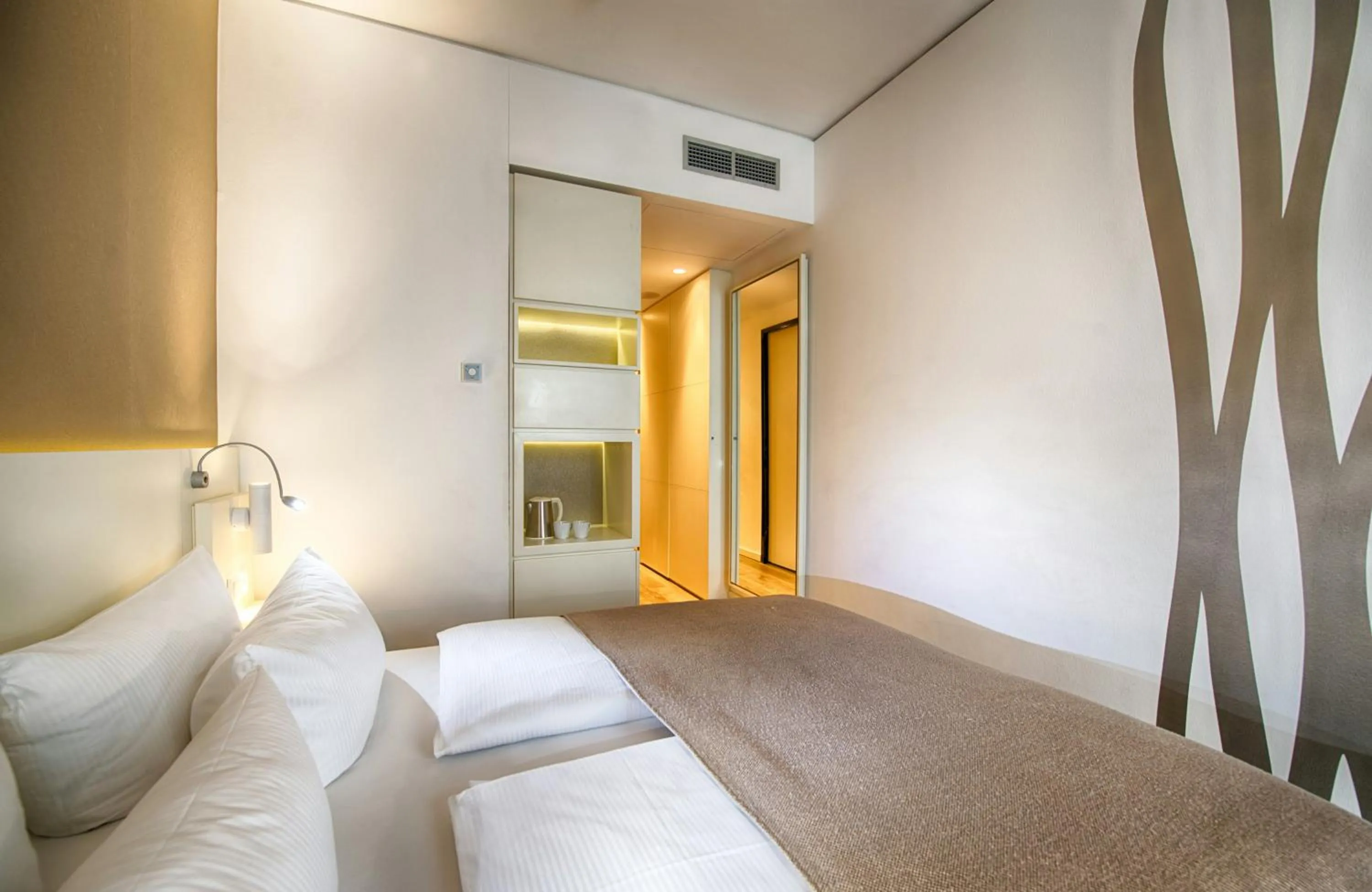 Photo of the whole room, Bed in Leonardo Hotel Berlin Mitte