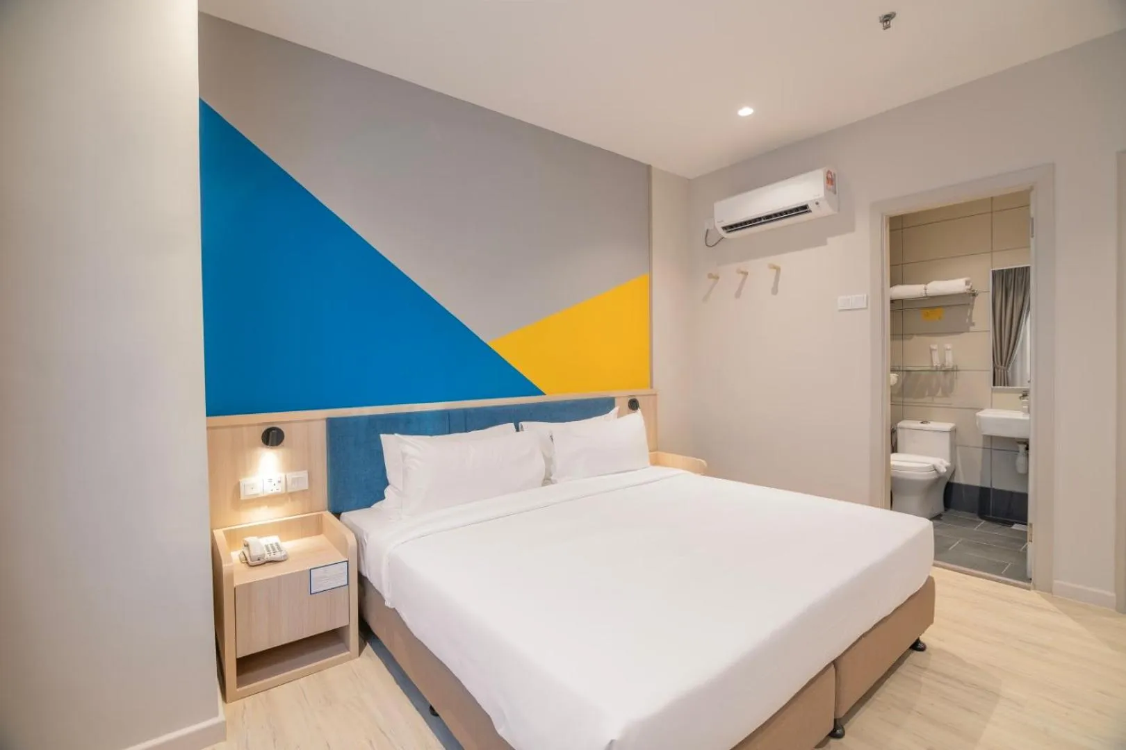 Bedroom, Bed in Fives Hotel Meldrum