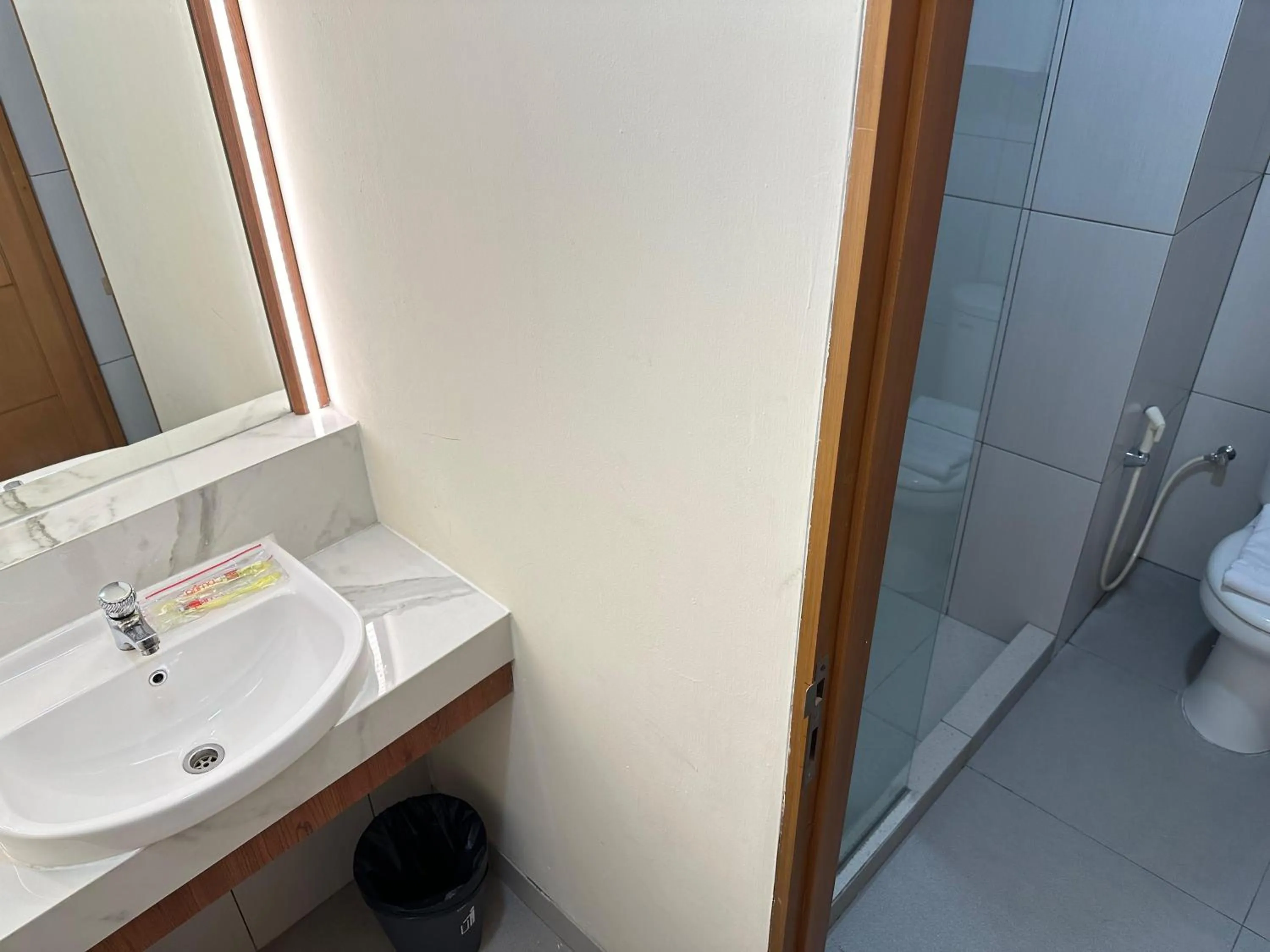 Bathroom in d'primahotel Jemursari Surabaya