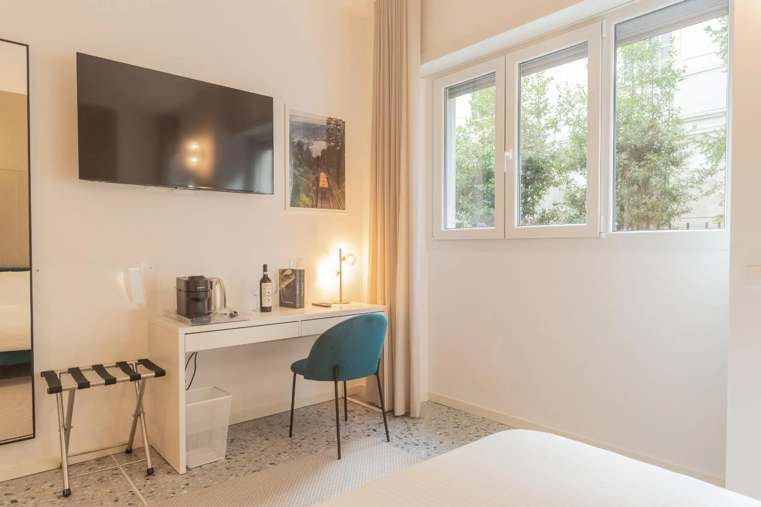 TV and multimedia, Bed in Marcello's Como Lake