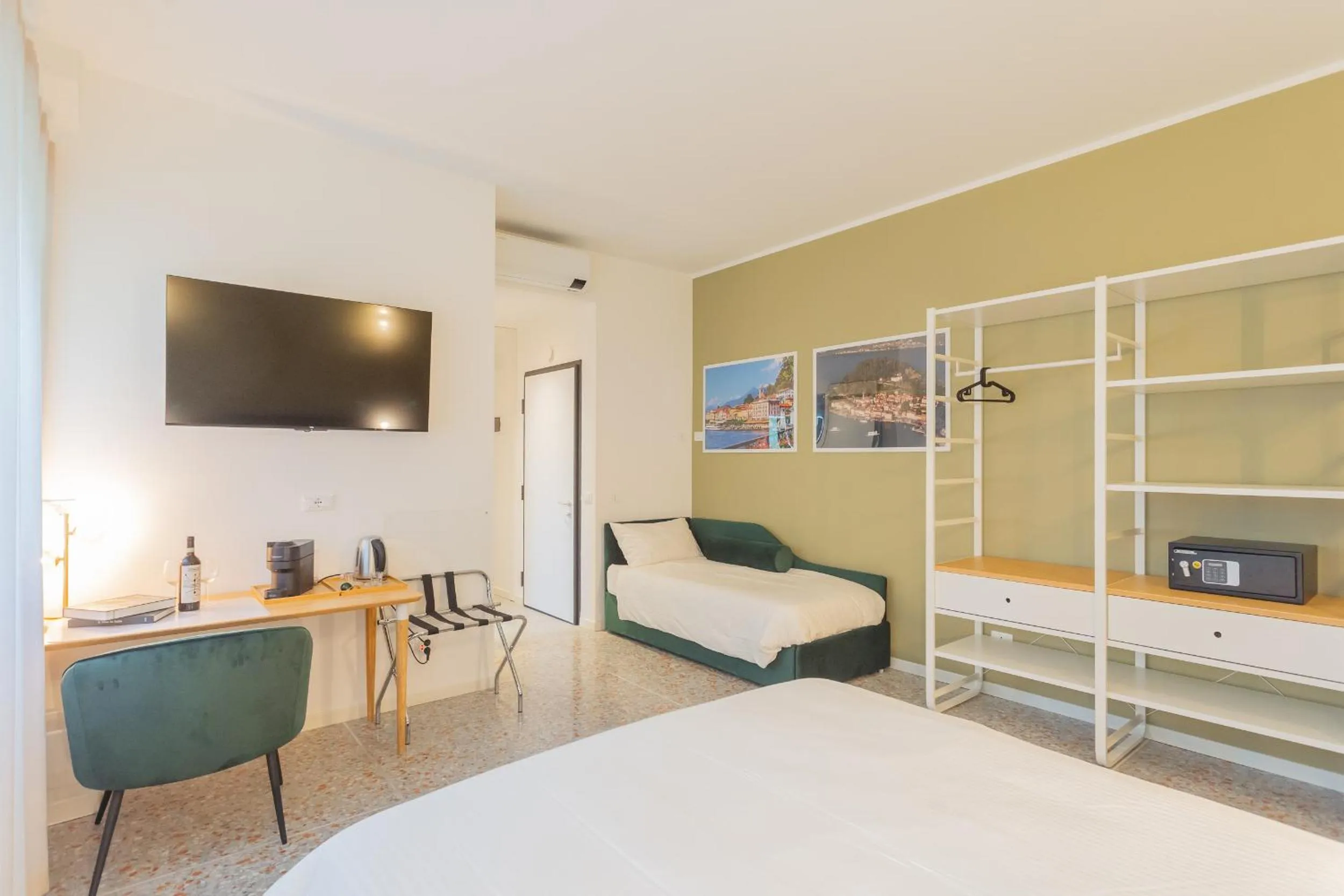 Bed in Marcello's Como Lake