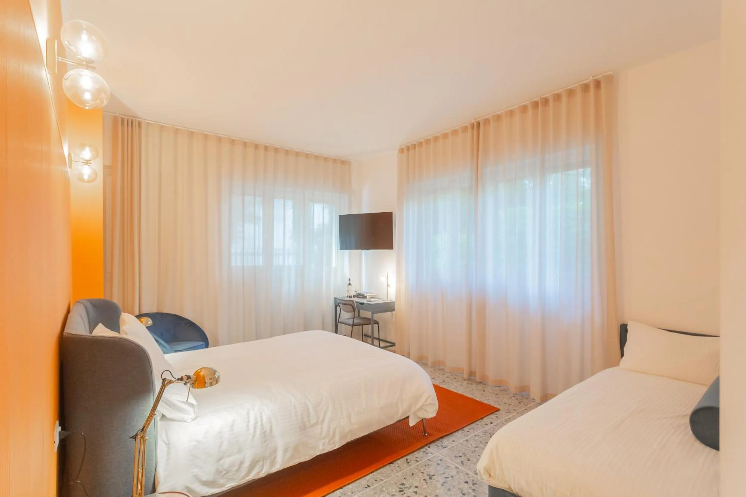 Photo of the whole room, Bed in Marcello's Como Lake