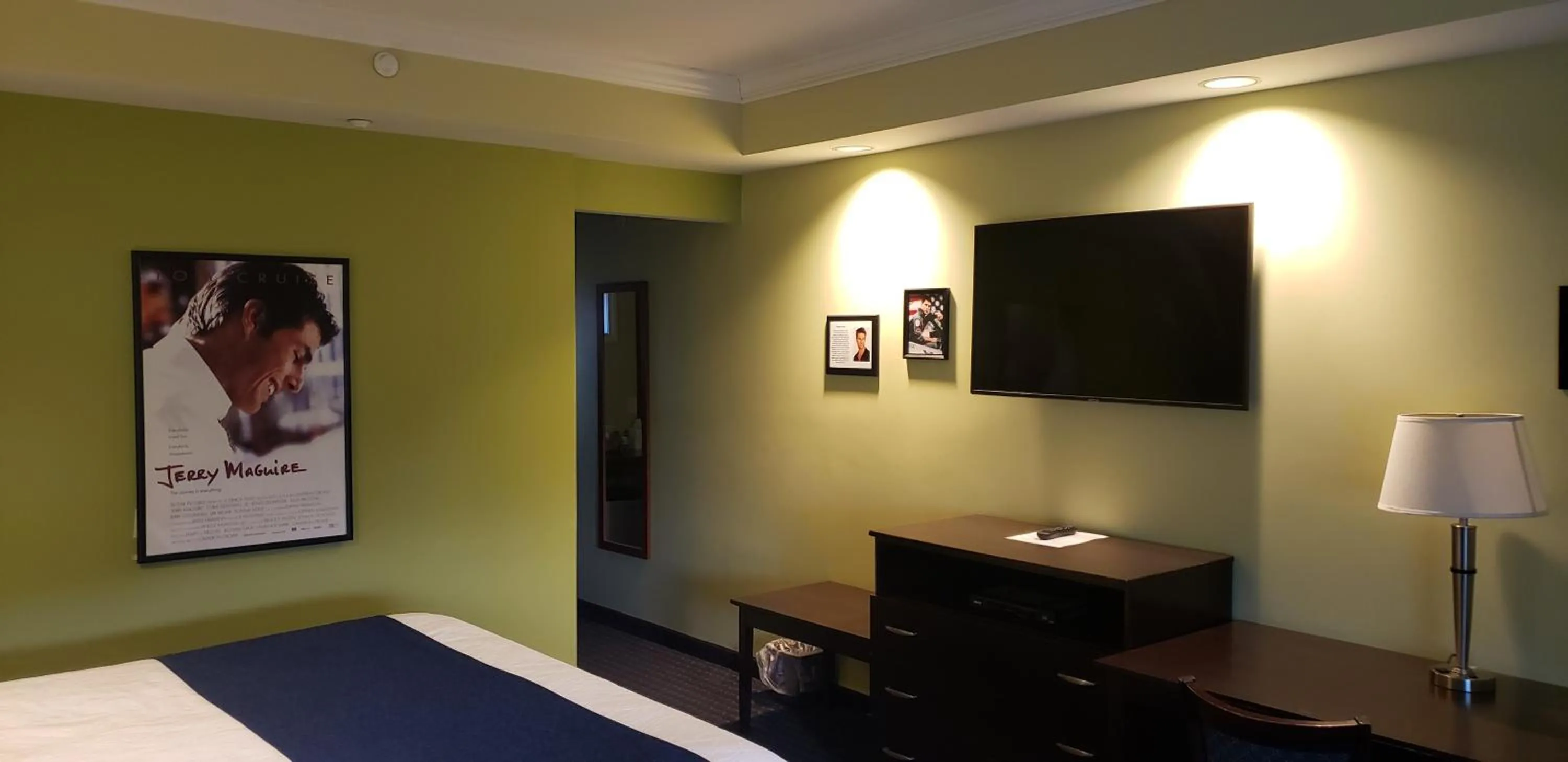 Bed in Starlight Inn