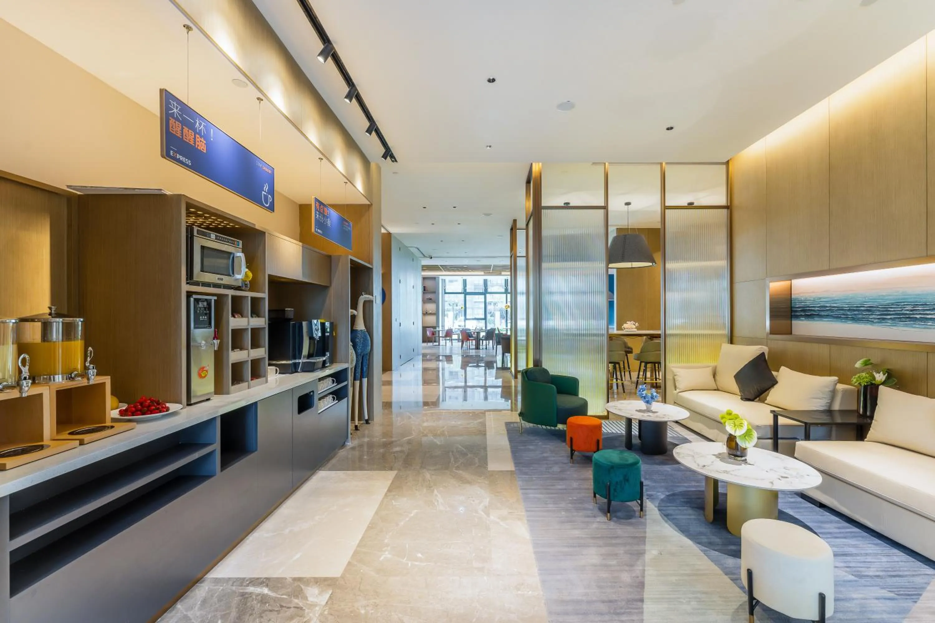 Restaurant/places to eat in Holiday Inn Express Zhoukou Dancheng by IHG