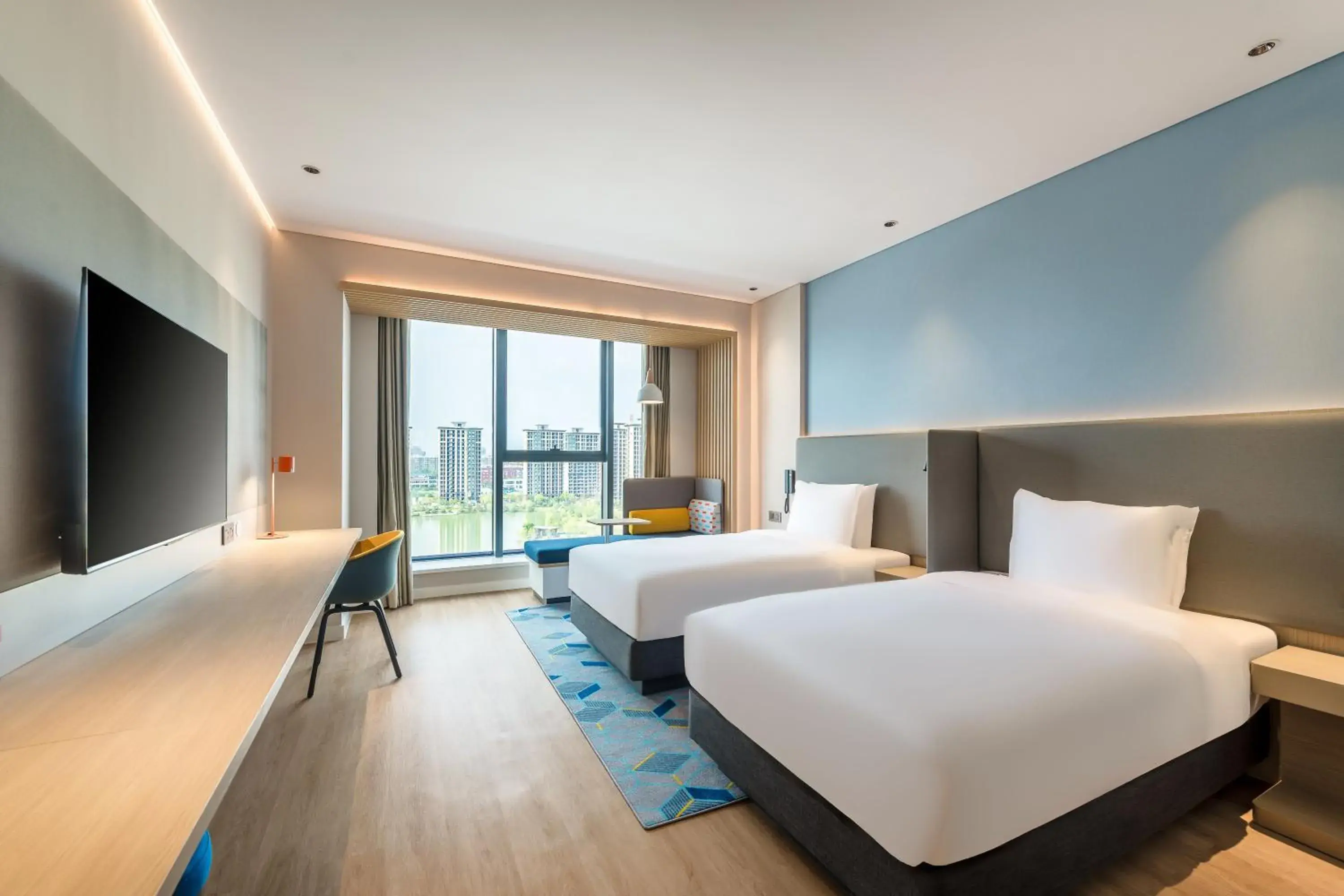 Standard Twin Room with Lake View in Holiday Inn Express Zhoukou Dancheng by IHG Standard Twin Room with Lake View in Holiday Inn Express Zhoukou Dancheng by IHG