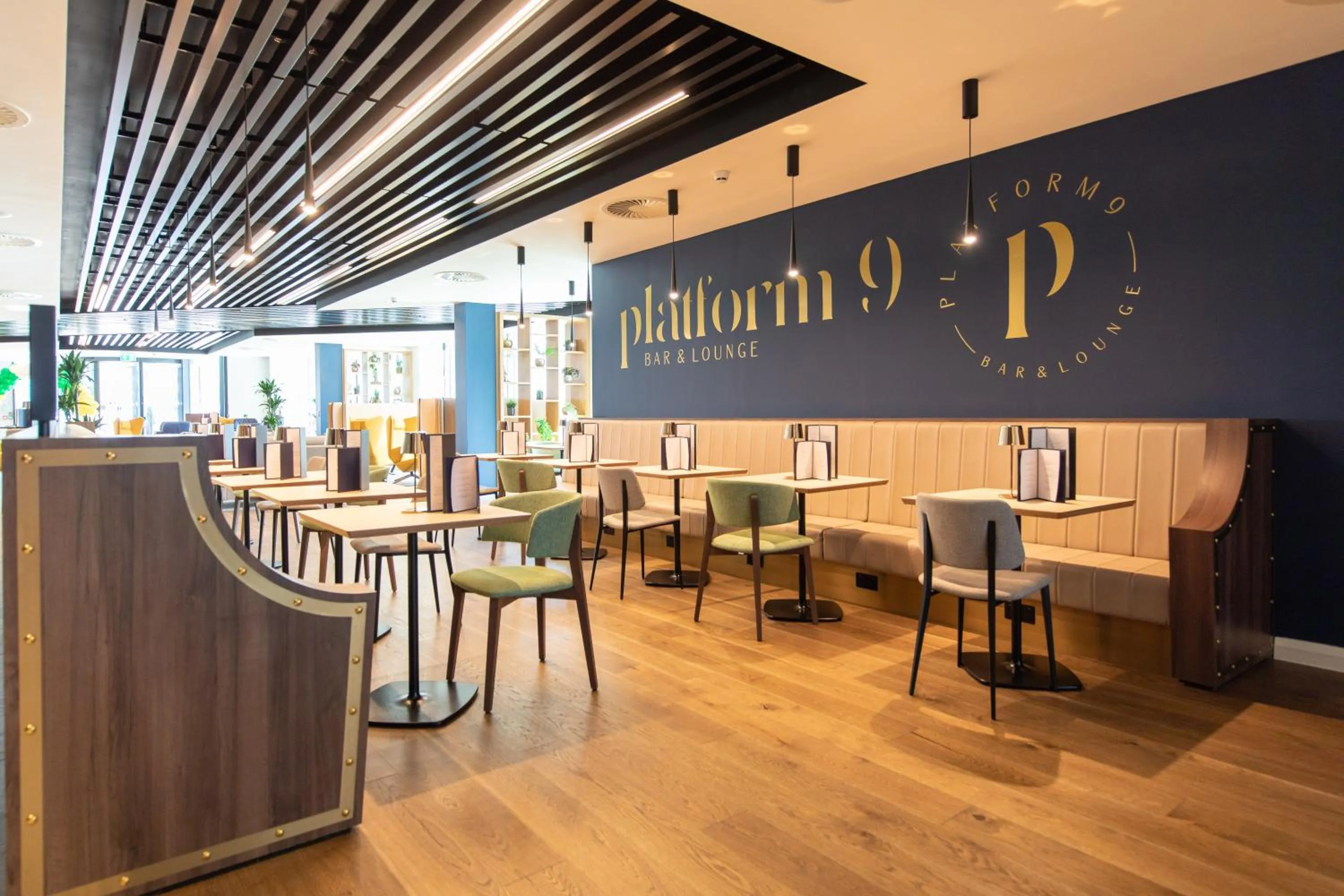 Lounge or bar in Holiday Inn Blackpool by IHG