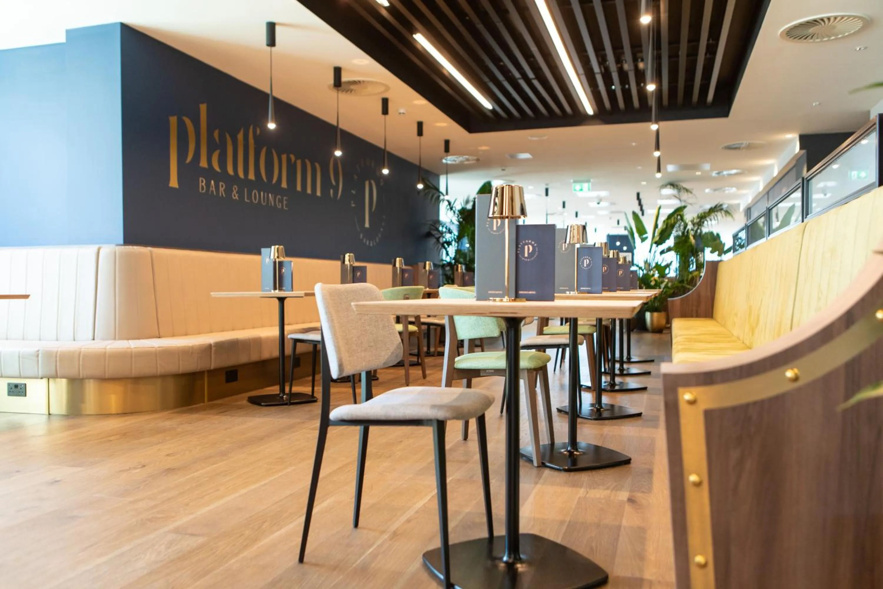 Lounge or bar in Holiday Inn Blackpool by IHG