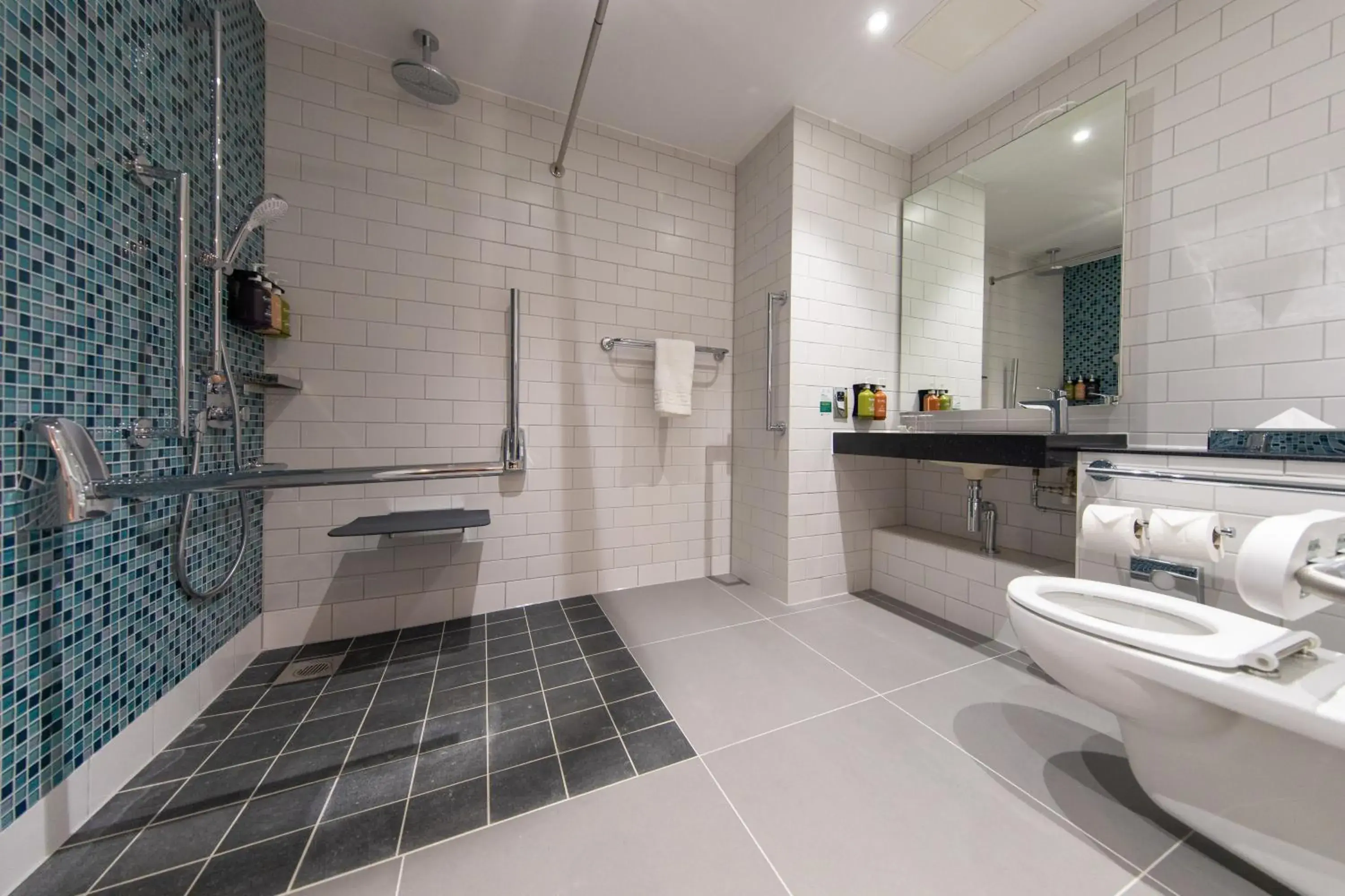 Standard King Room - Accessible in Holiday Inn Blackpool by IHG Standard King Room - Accessible in Holiday Inn Blackpool by IHG