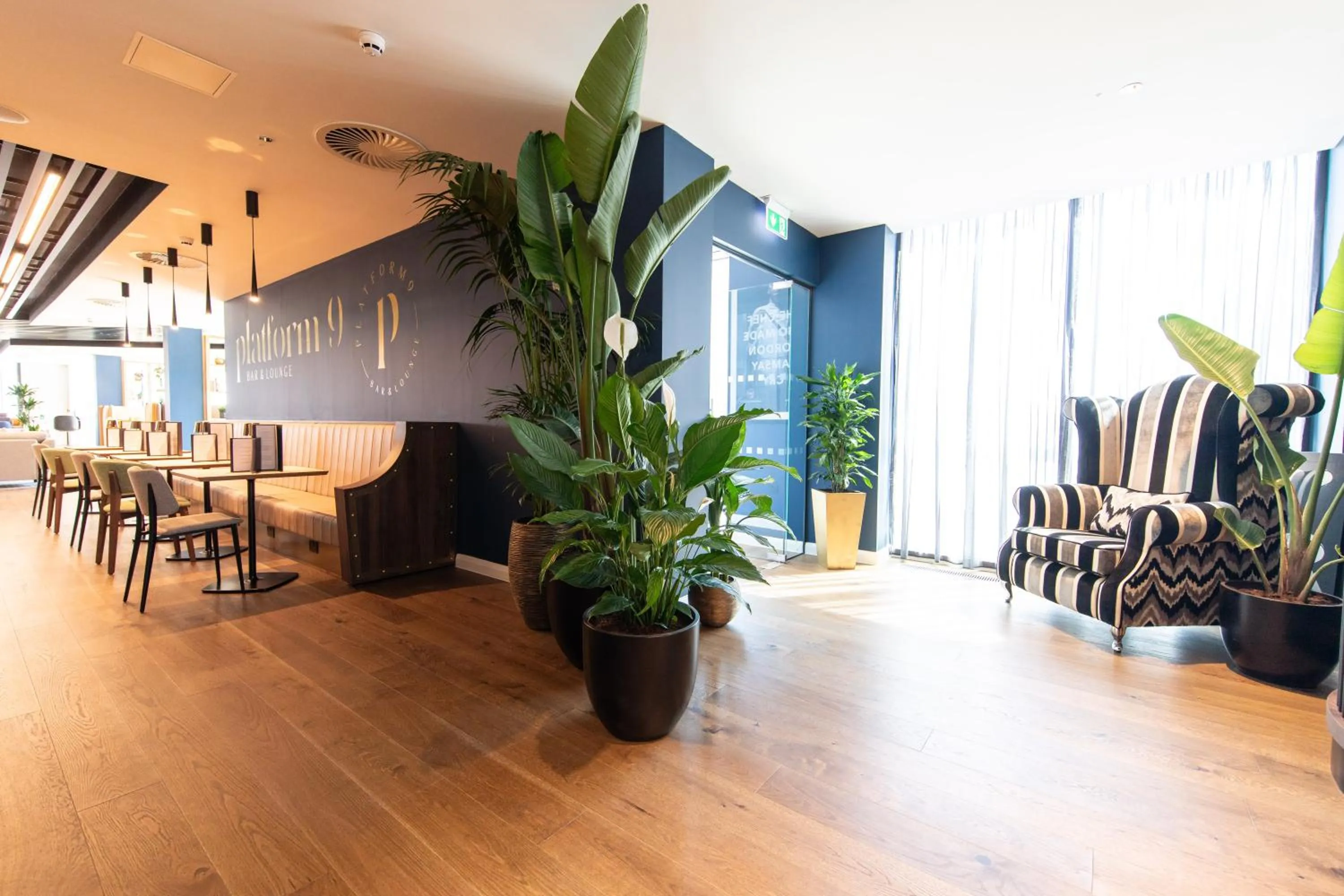 Lounge or bar in Holiday Inn Blackpool by IHG