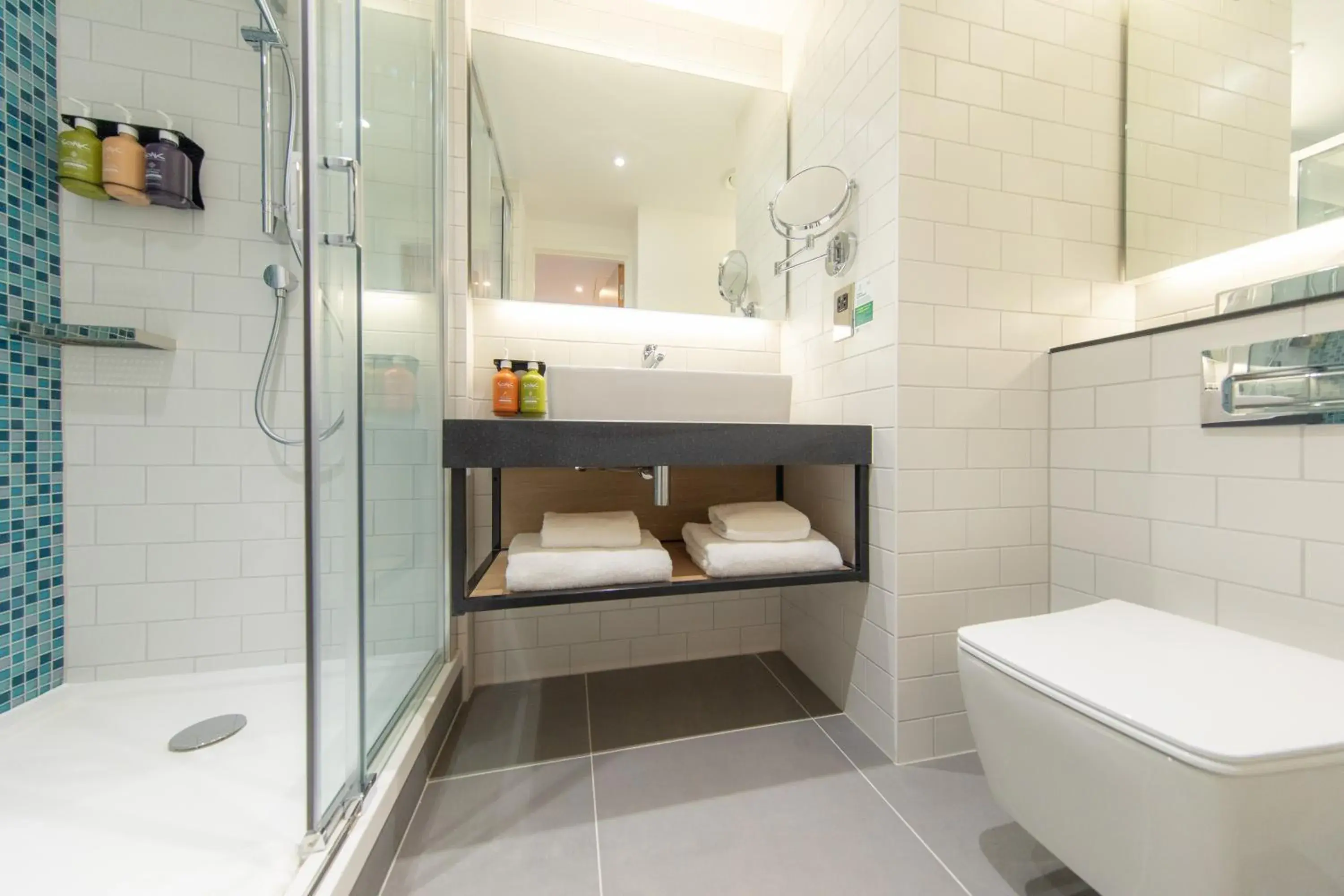 Standard Room with Two Single Beds in Holiday Inn Blackpool by IHG Standard Room with Two Single Beds in Holiday Inn Blackpool by IHG