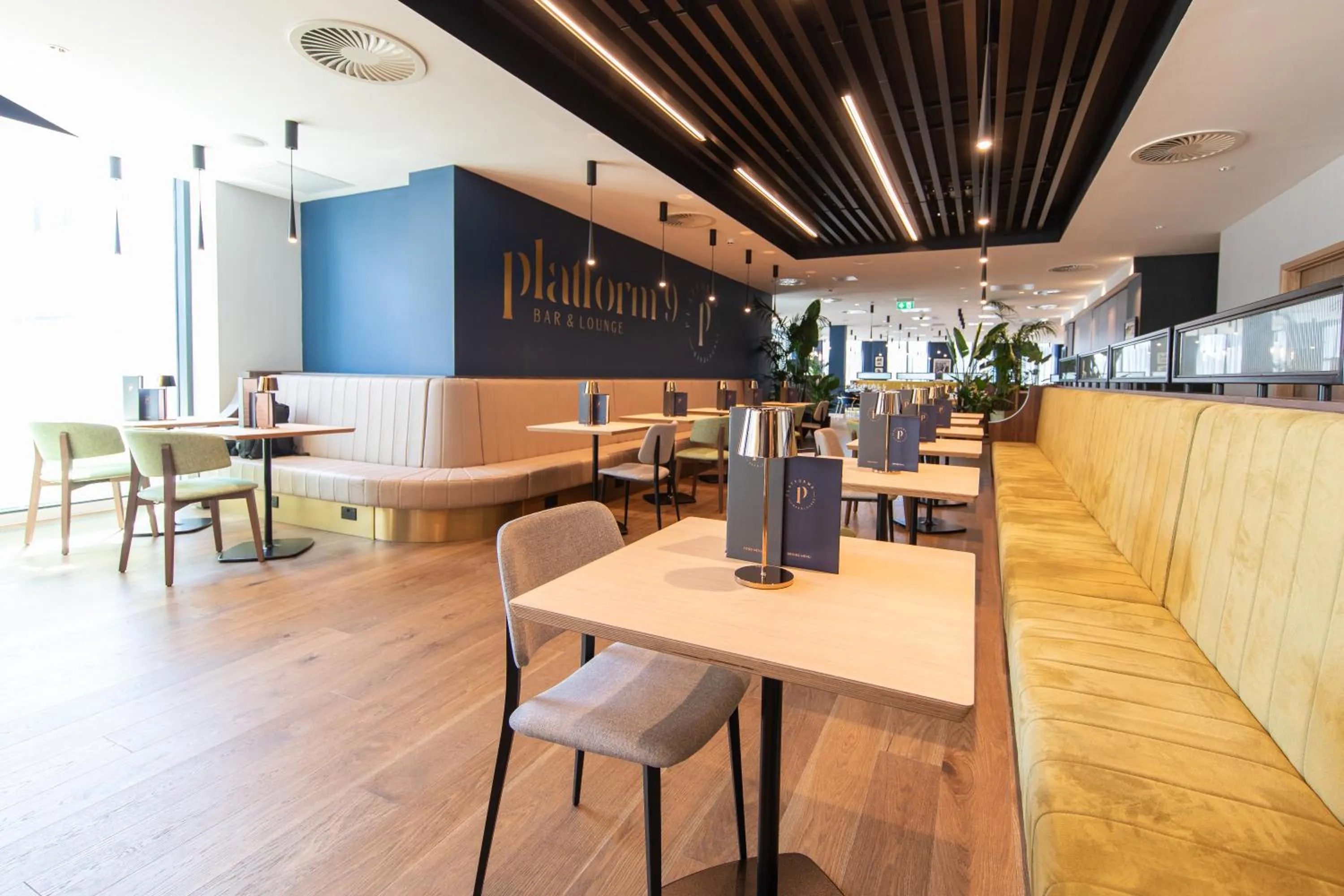 Lounge or bar in Holiday Inn Blackpool by IHG