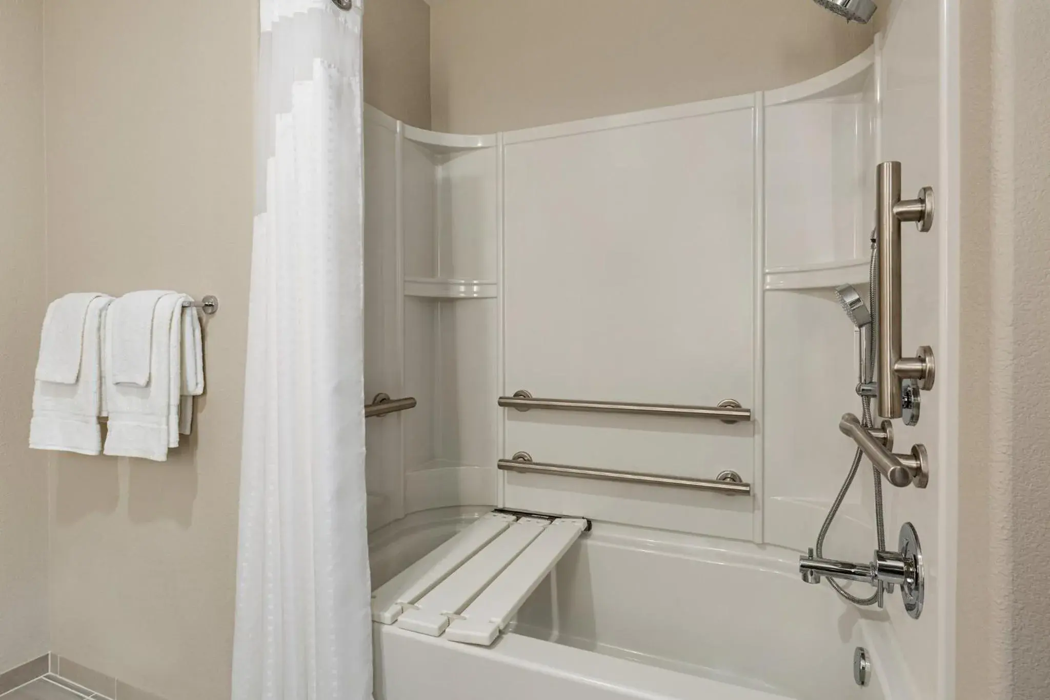 Queen Room with Two Queen Beds - Hearing Accessible/Non-Smoking in Holiday Inn Express & Suites Hayward - Castro Valley by IHG Queen Room with Two Queen Beds - Hearing Accessible/Non-Smoking in Holiday Inn Express & Suites Hayward - Castro Valley by IHG