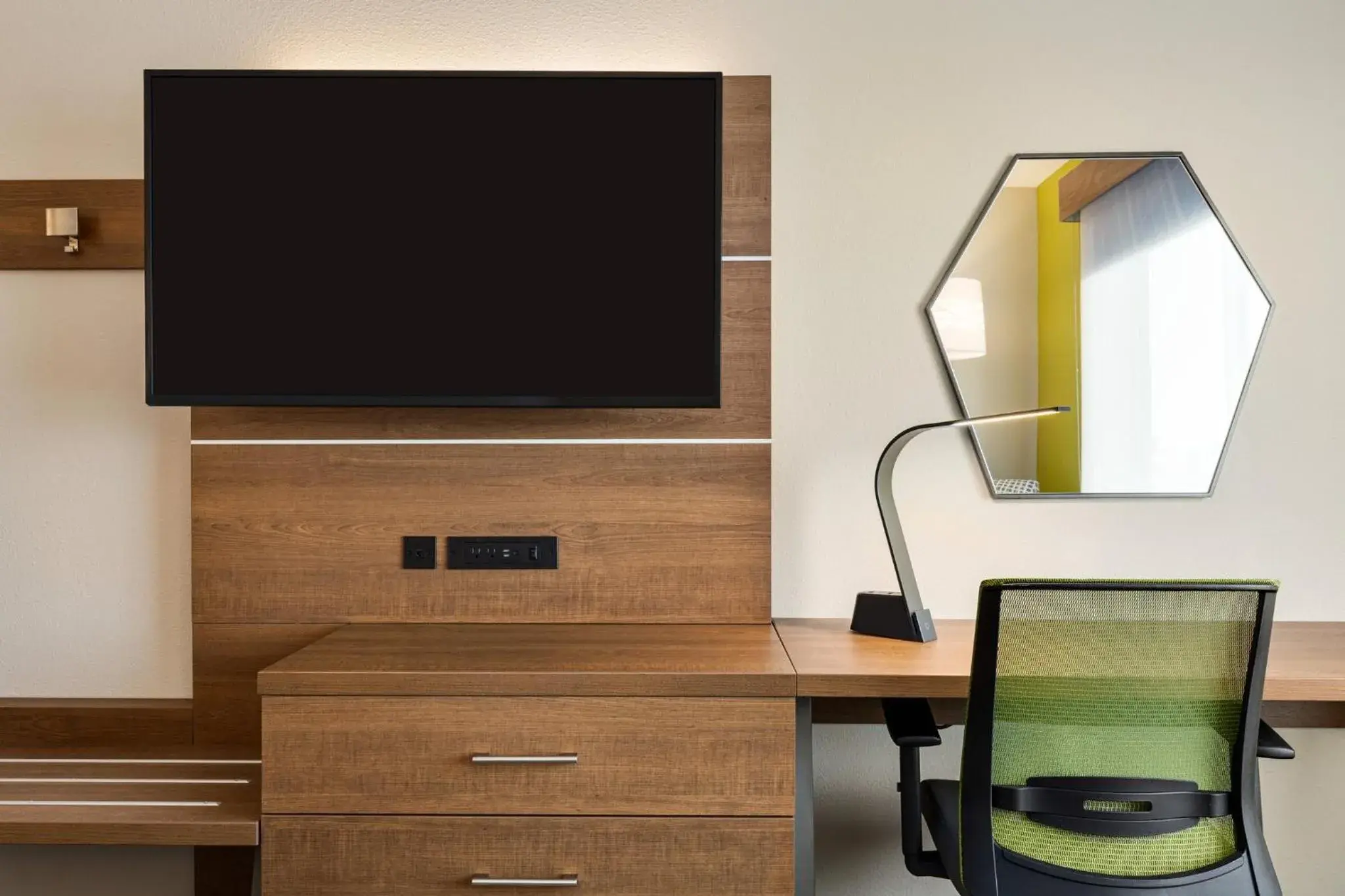 Standard Room in Holiday Inn Express & Suites Hayward - Castro Valley by IHG Standard Room in Holiday Inn Express & Suites Hayward - Castro Valley by IHG