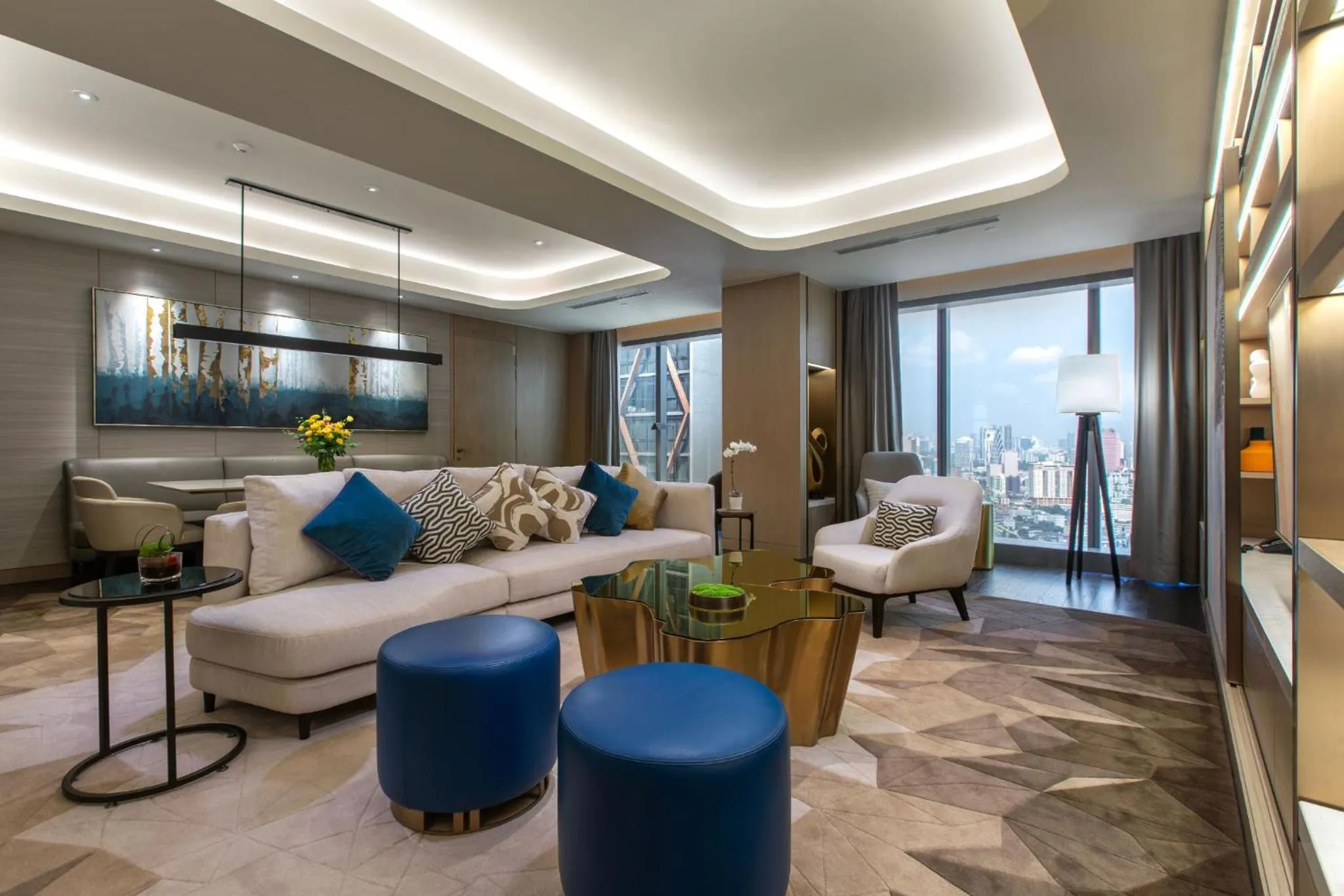 Lounge or bar in Crowne Plaza Kuala Lumpur City Centre by IHG