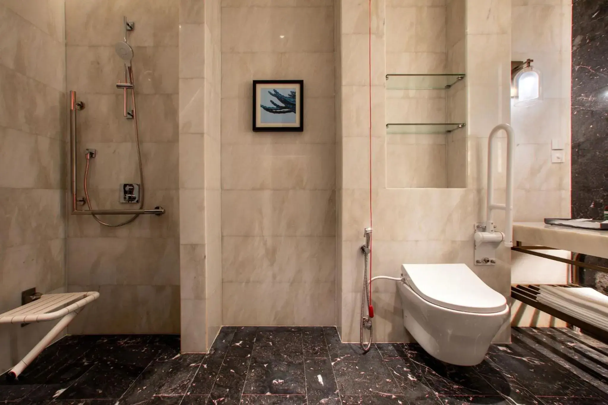 Standard King Room - Accessible in Crowne Plaza Kuala Lumpur City Centre by IHG Standard King Room - Accessible in Crowne Plaza Kuala Lumpur City Centre by IHG