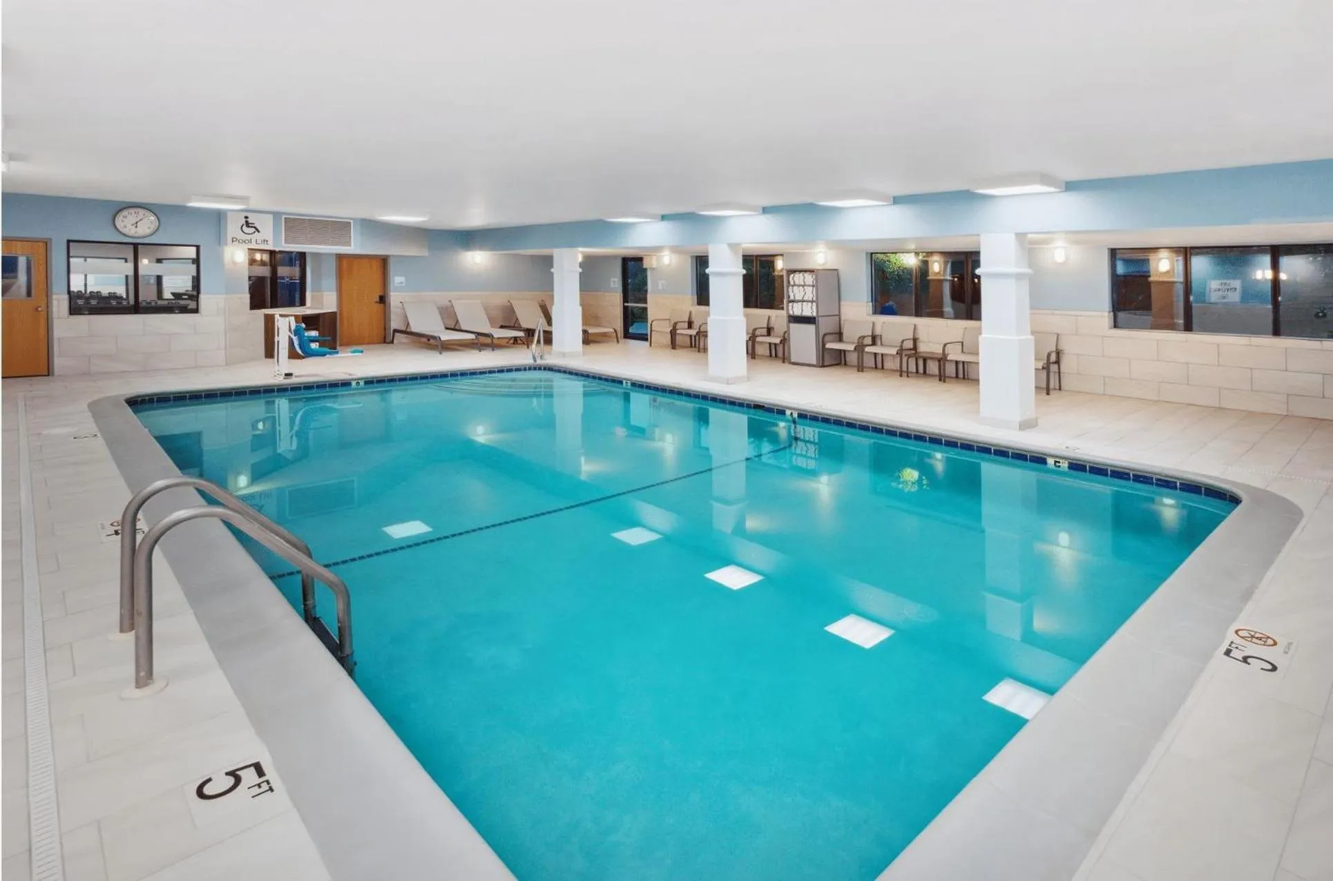 Swimming pool in Holiday Inn Express Fremont by IHG