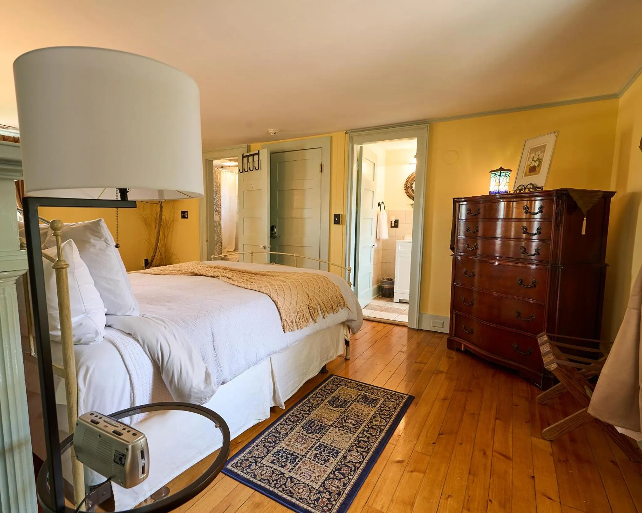 Bed in Scranton Seahorse Inn