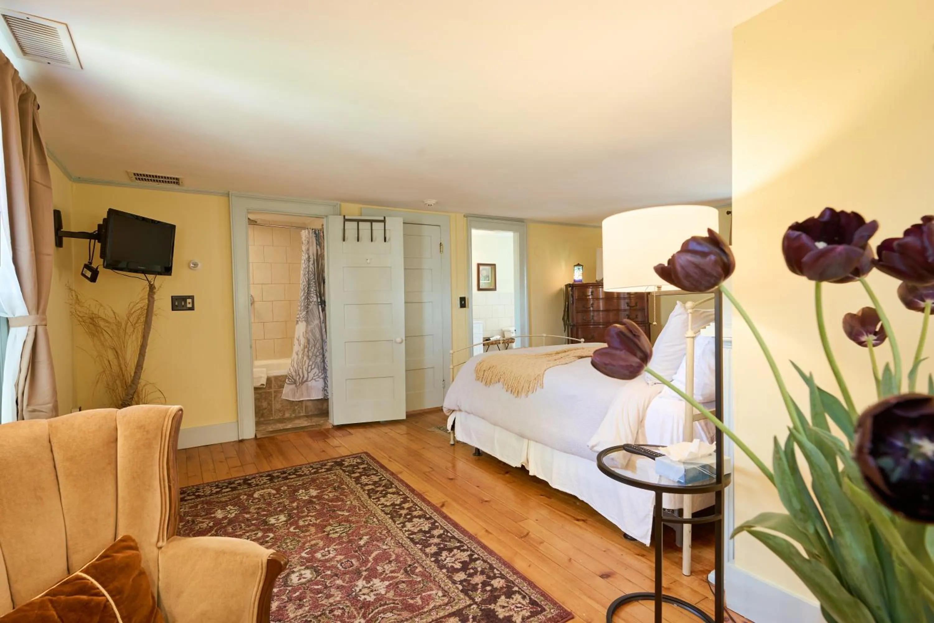 Bed in Scranton Seahorse Inn