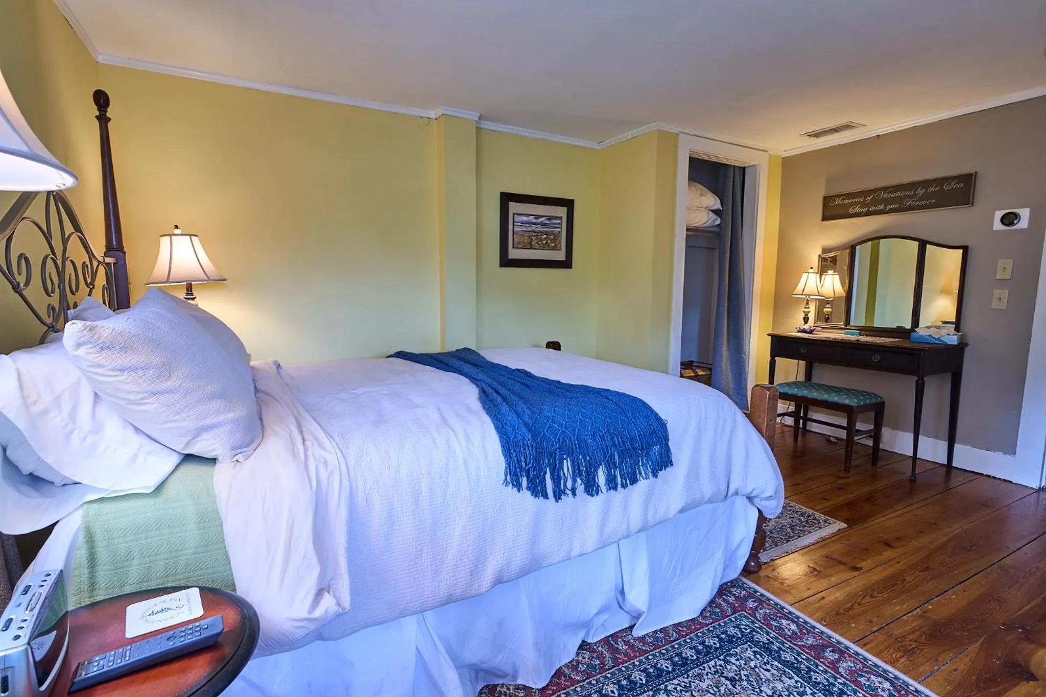 Bed in Scranton Seahorse Inn