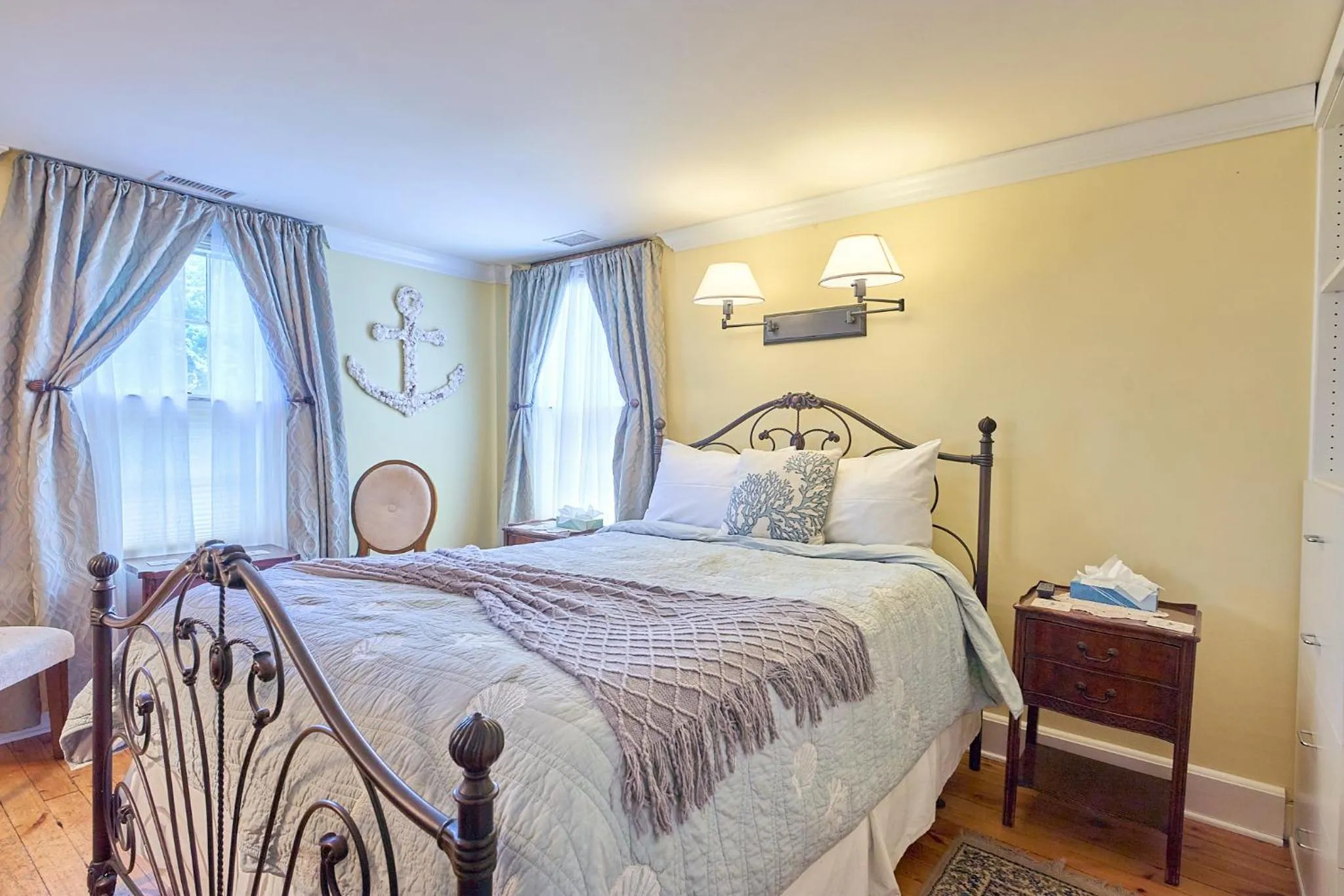 Bed in Scranton Seahorse Inn