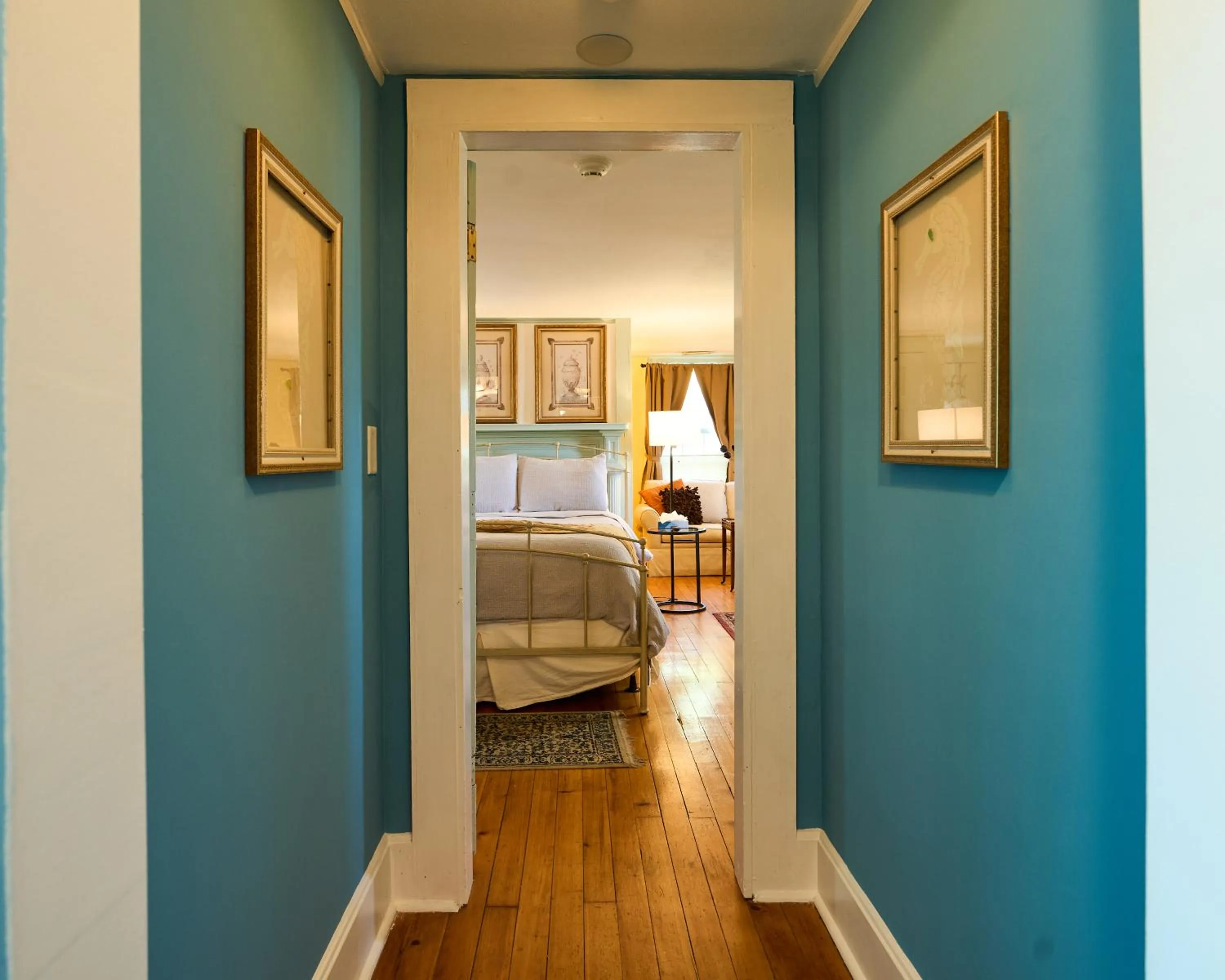 Bed in Scranton Seahorse Inn