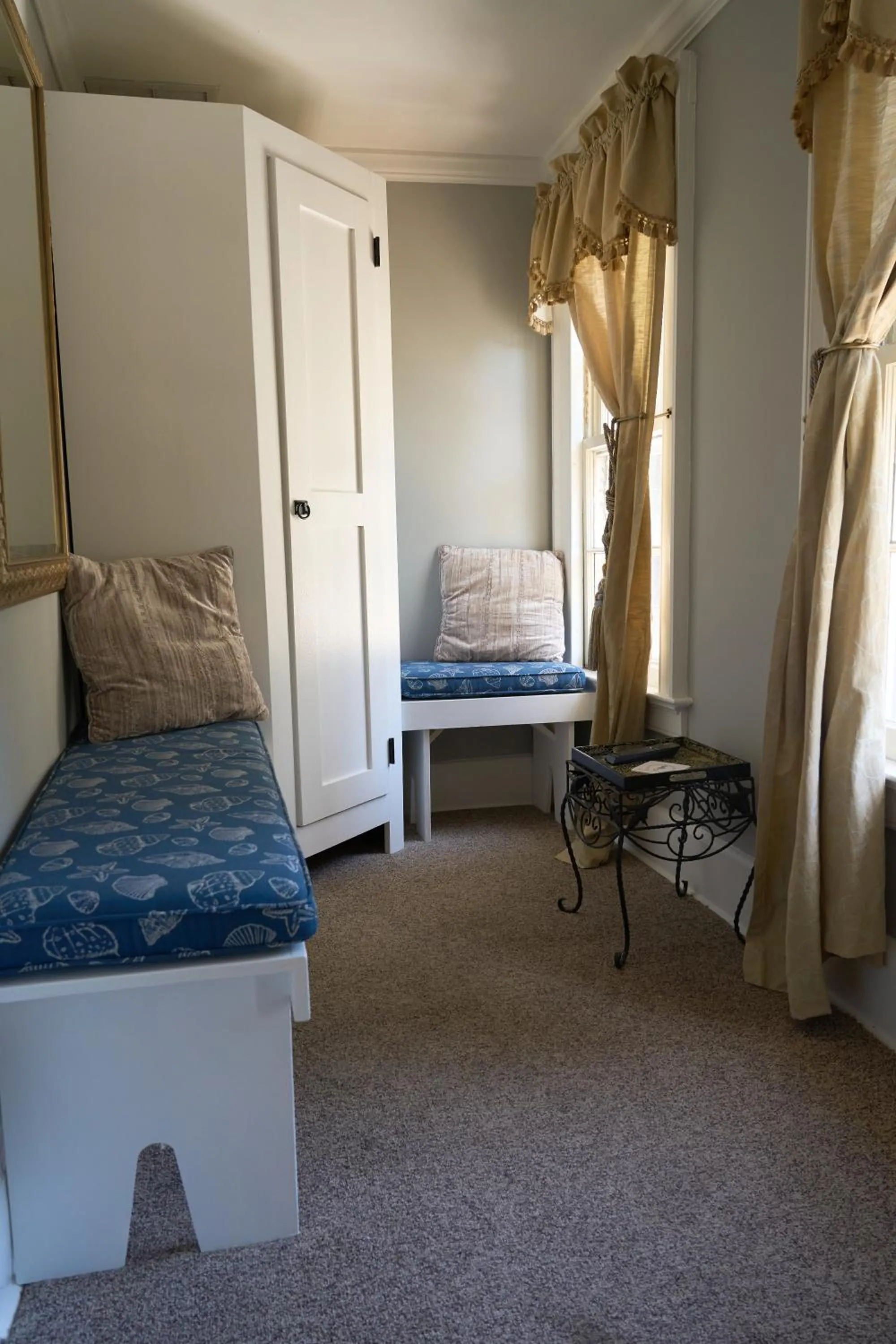 Bed in Scranton Seahorse Inn