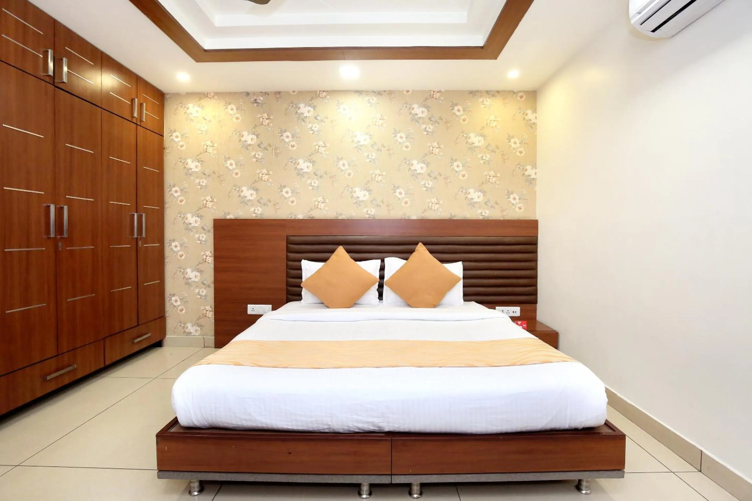 Bedroom in HOTEL 24x7 INN