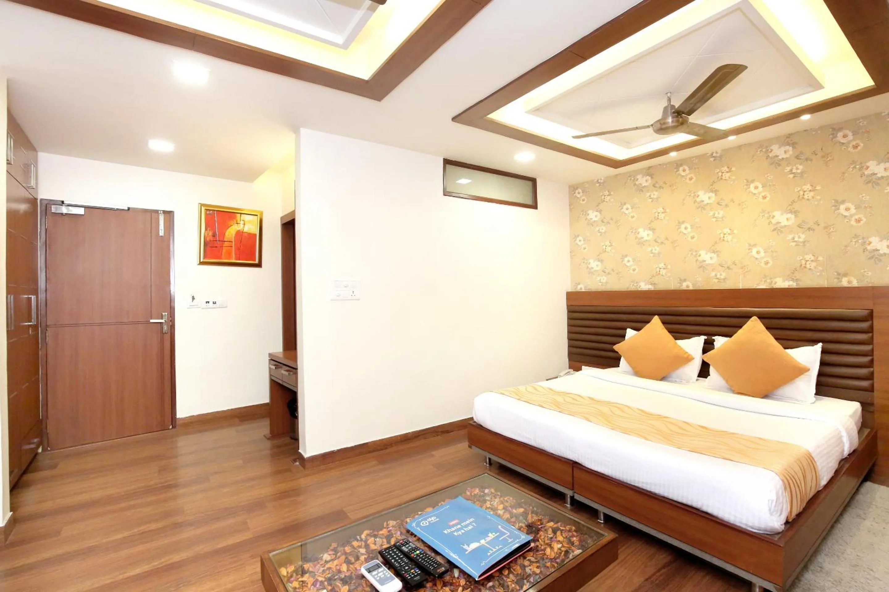 Bedroom in HOTEL 24x7 INN