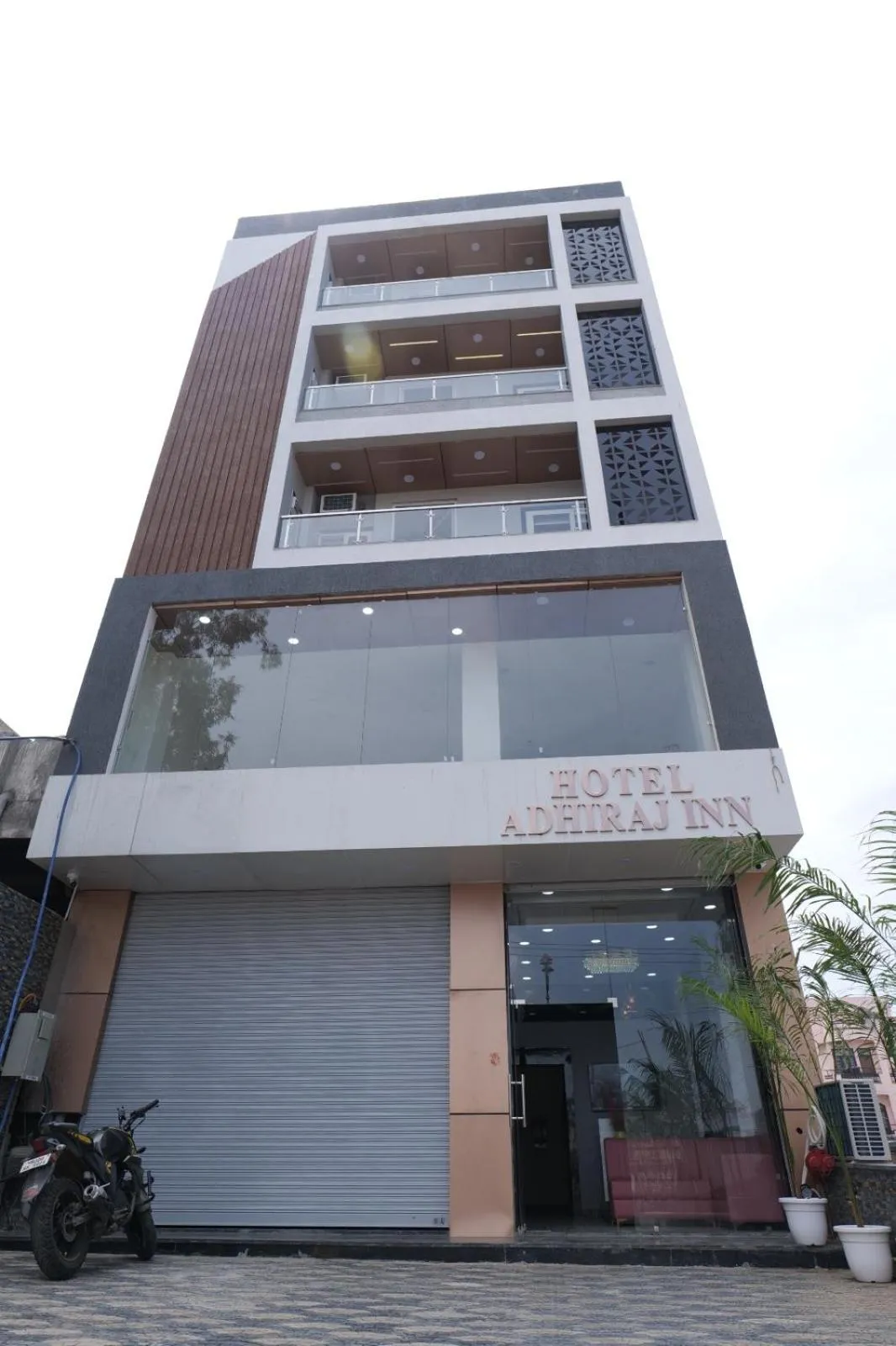Property Building in Hotel Adhiraj Inn