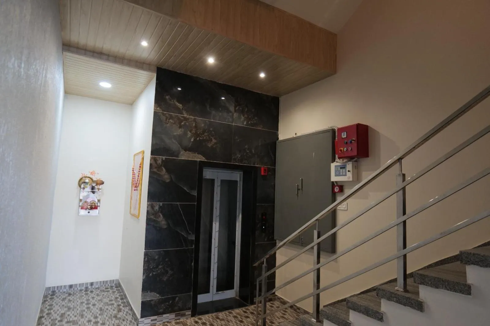 elevator in Hotel Adhiraj Inn