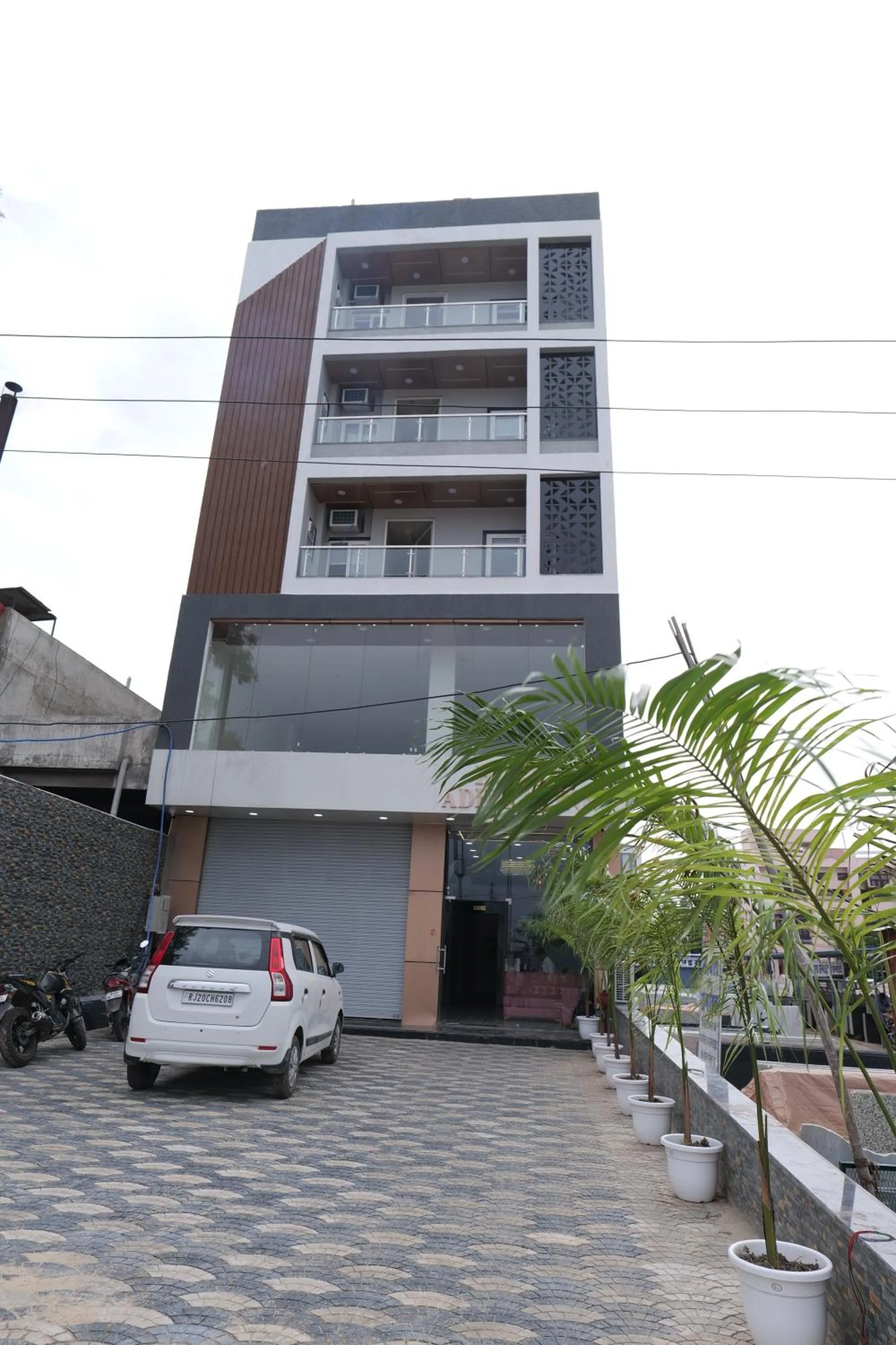 Property Building in Hotel Adhiraj Inn