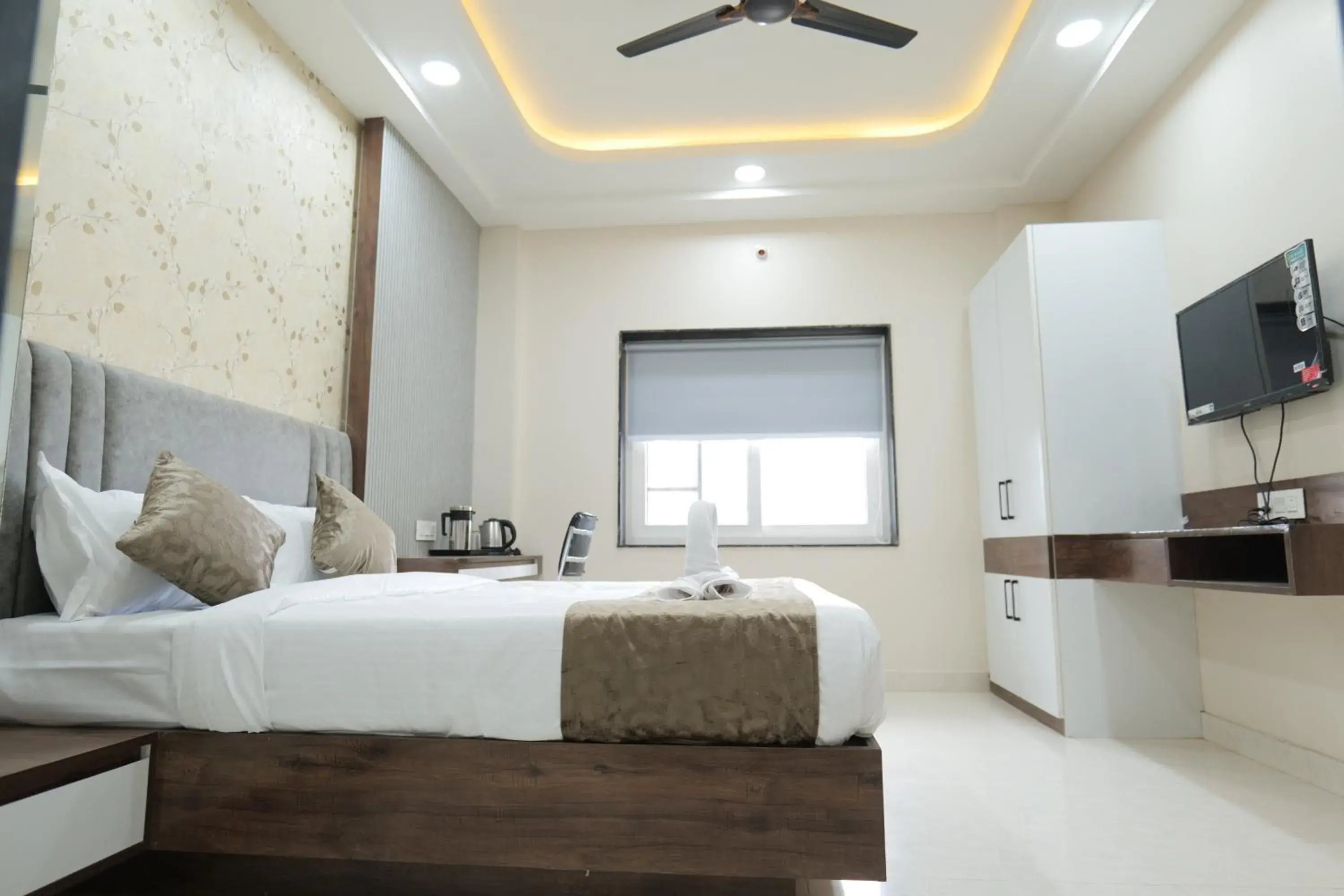 Superior Double Room - single occupancy in Hotel Adhiraj Inn Superior Double Room - single occupancy in Hotel Adhiraj Inn