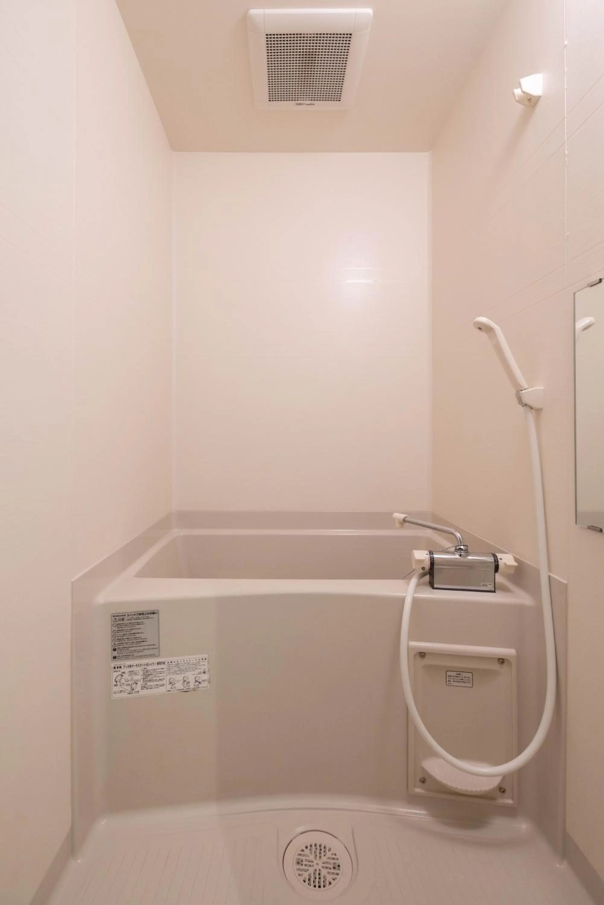 Bathroom in 錦系町天空樹景觀飯店 Skytree View Kinshicho - crib free