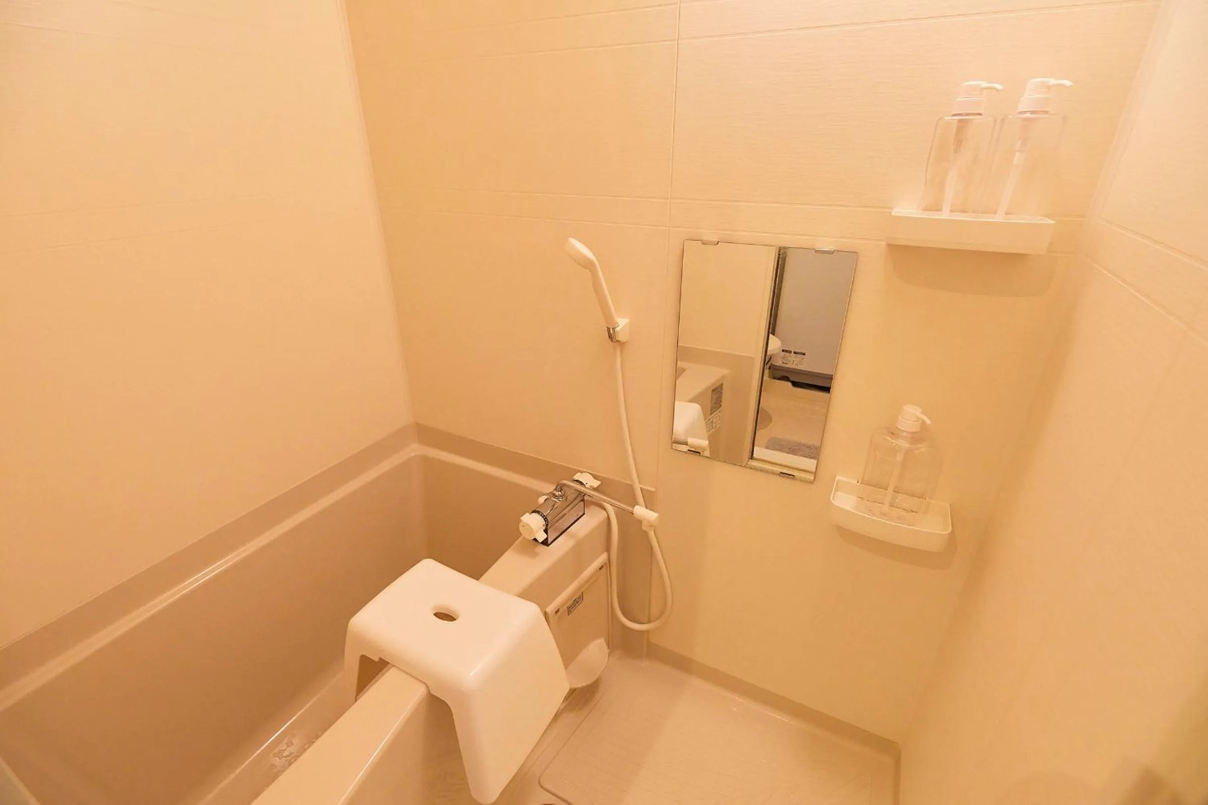 Bathroom in 錦系町天空樹景觀飯店 Skytree View Kinshicho - crib free