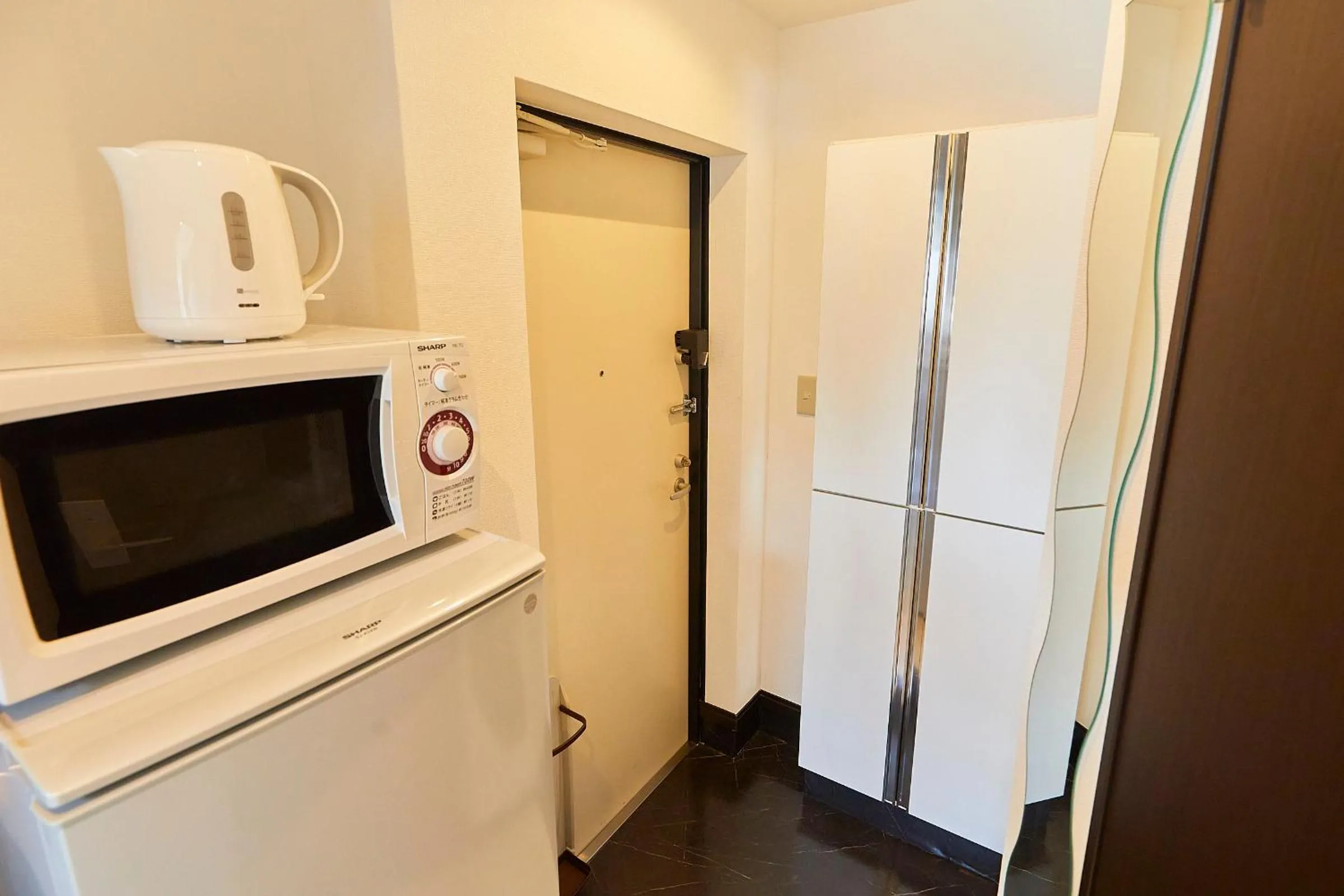 Facade/entrance in 錦系町天空樹景觀飯店 Skytree View Kinshicho - crib free