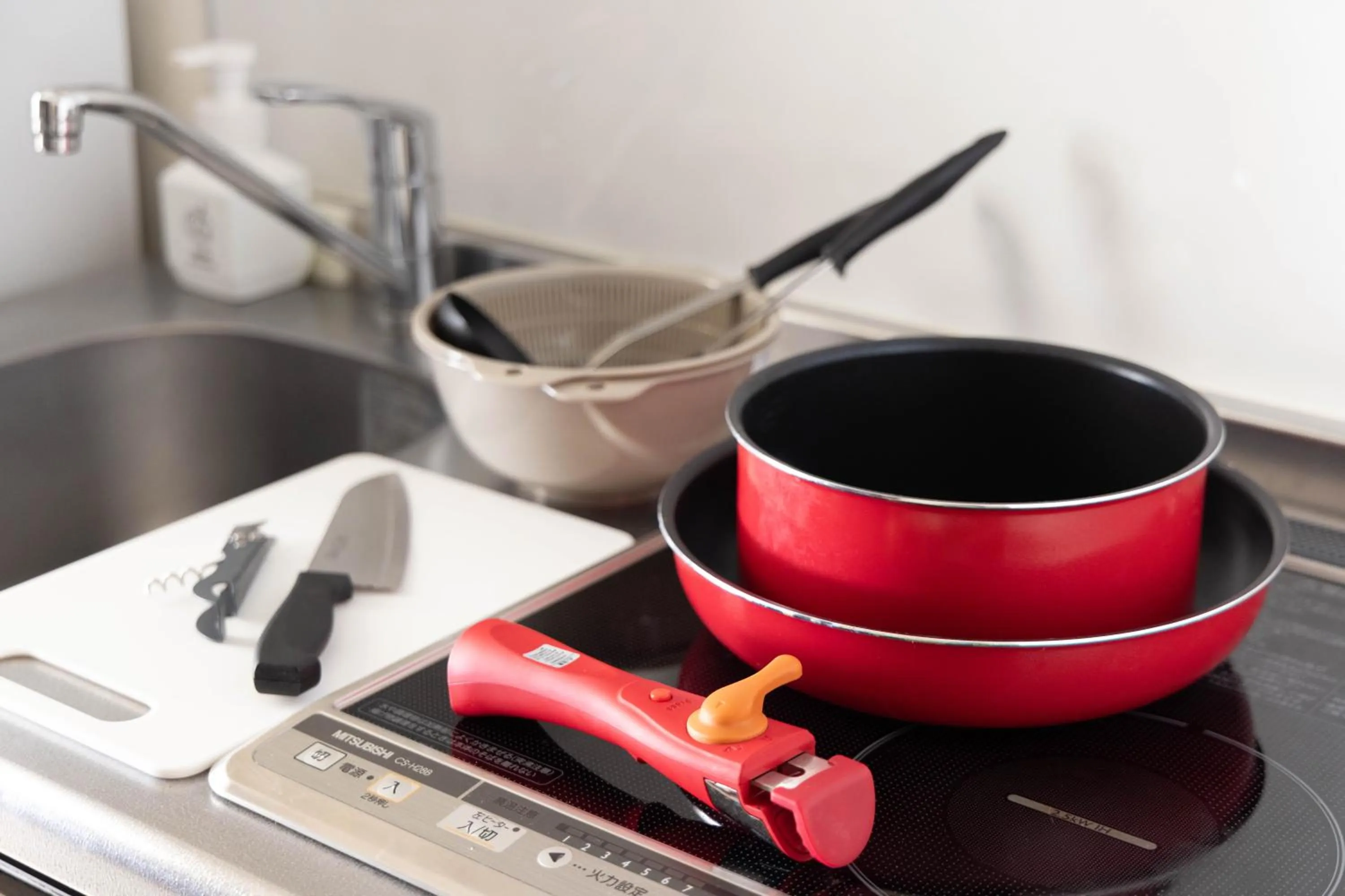 Kitchen or kitchenette in 錦系町天空樹景觀飯店 Skytree View Kinshicho - crib free