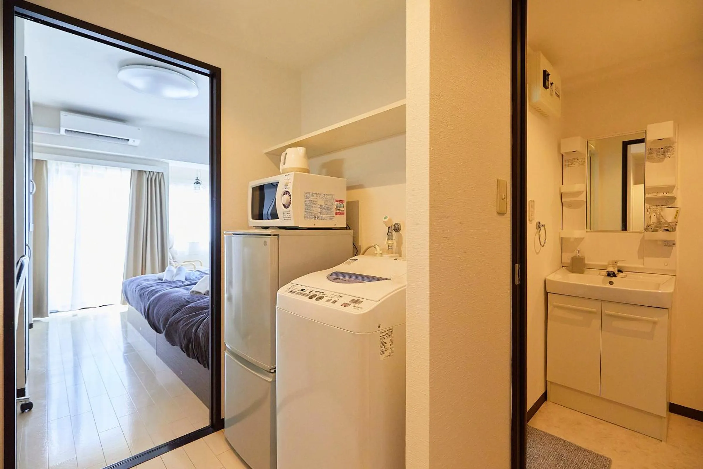 Photo of the whole room in 錦系町天空樹景觀飯店 Skytree View Kinshicho - crib free