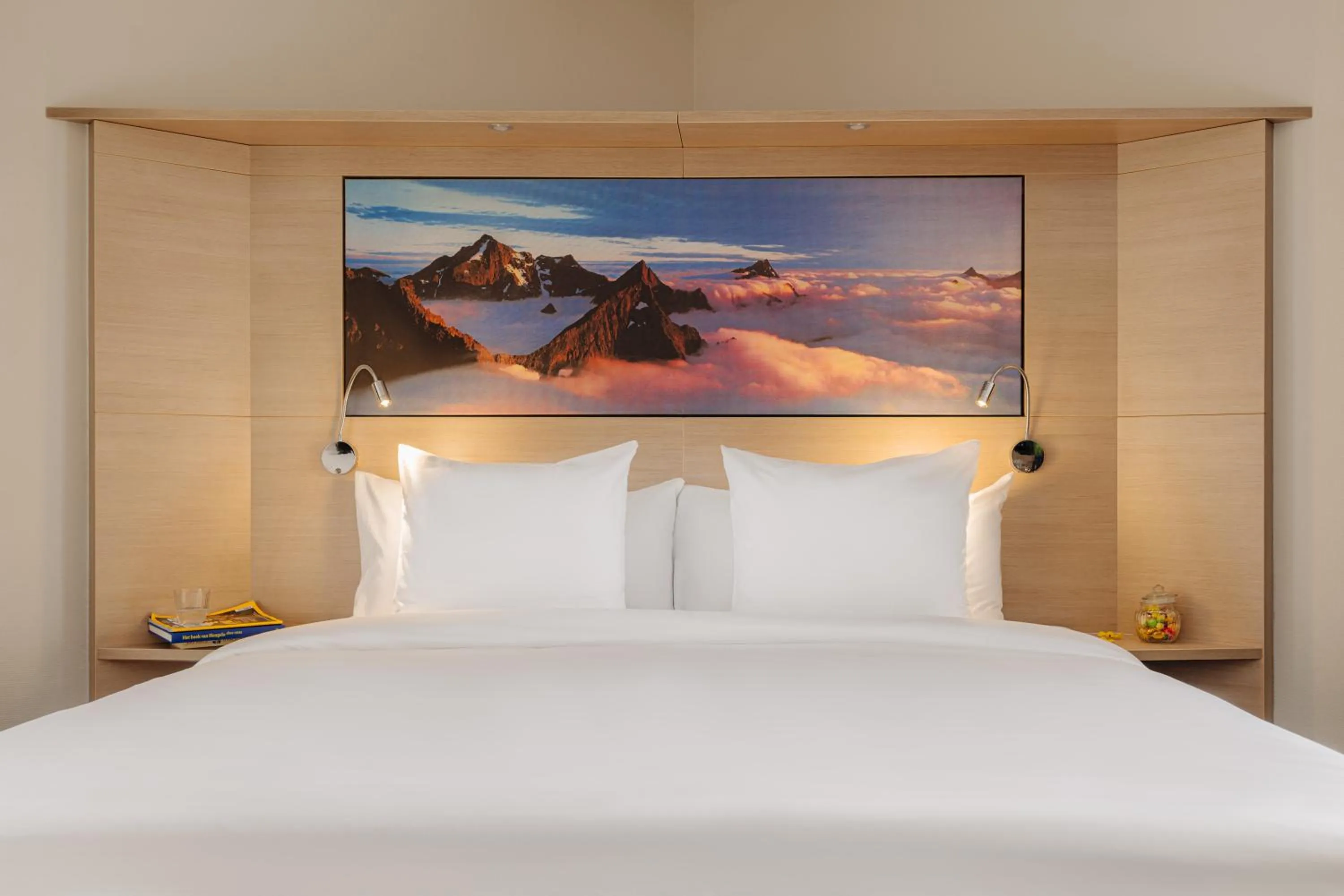 Bedroom, Bed in Leonardo Hotel Hengelo City Center