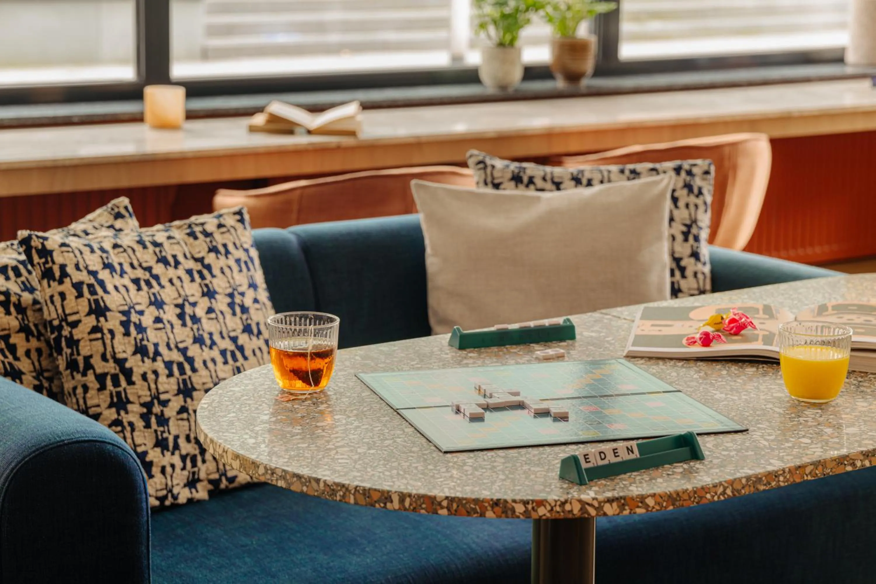 Lounge or bar in Leonardo Hotel Hengelo City Center
