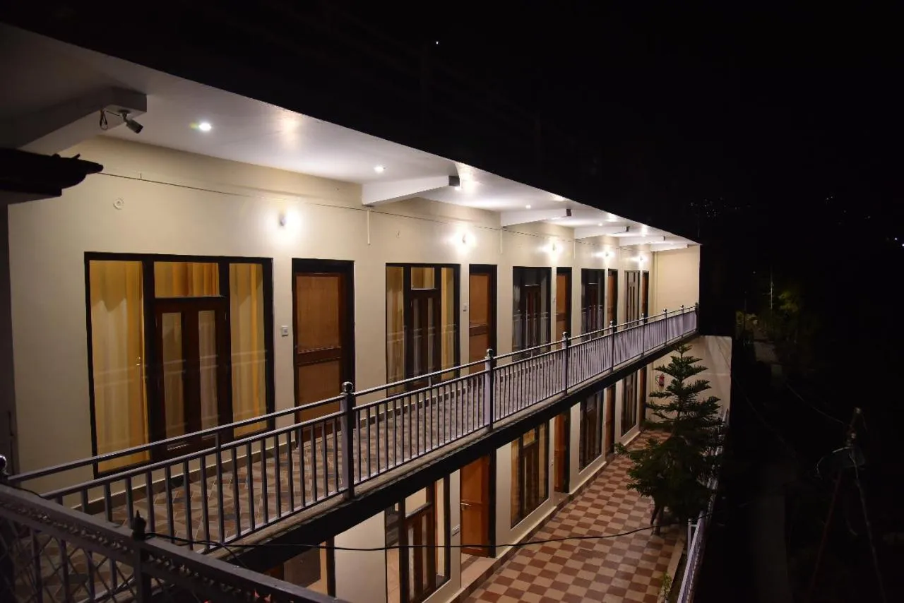 Hotel Lake Paradise Inn