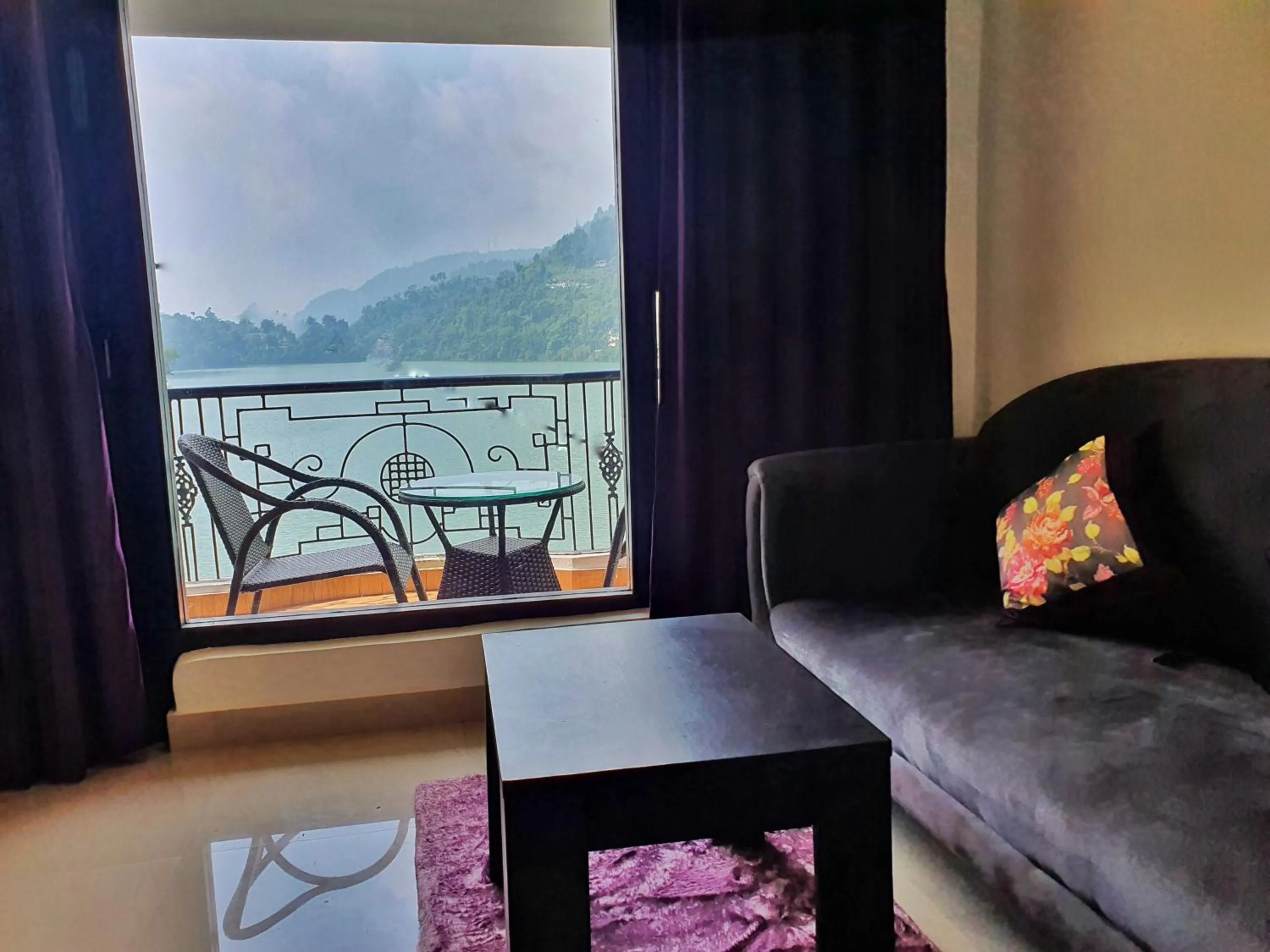 Seating area in The Lake Hill